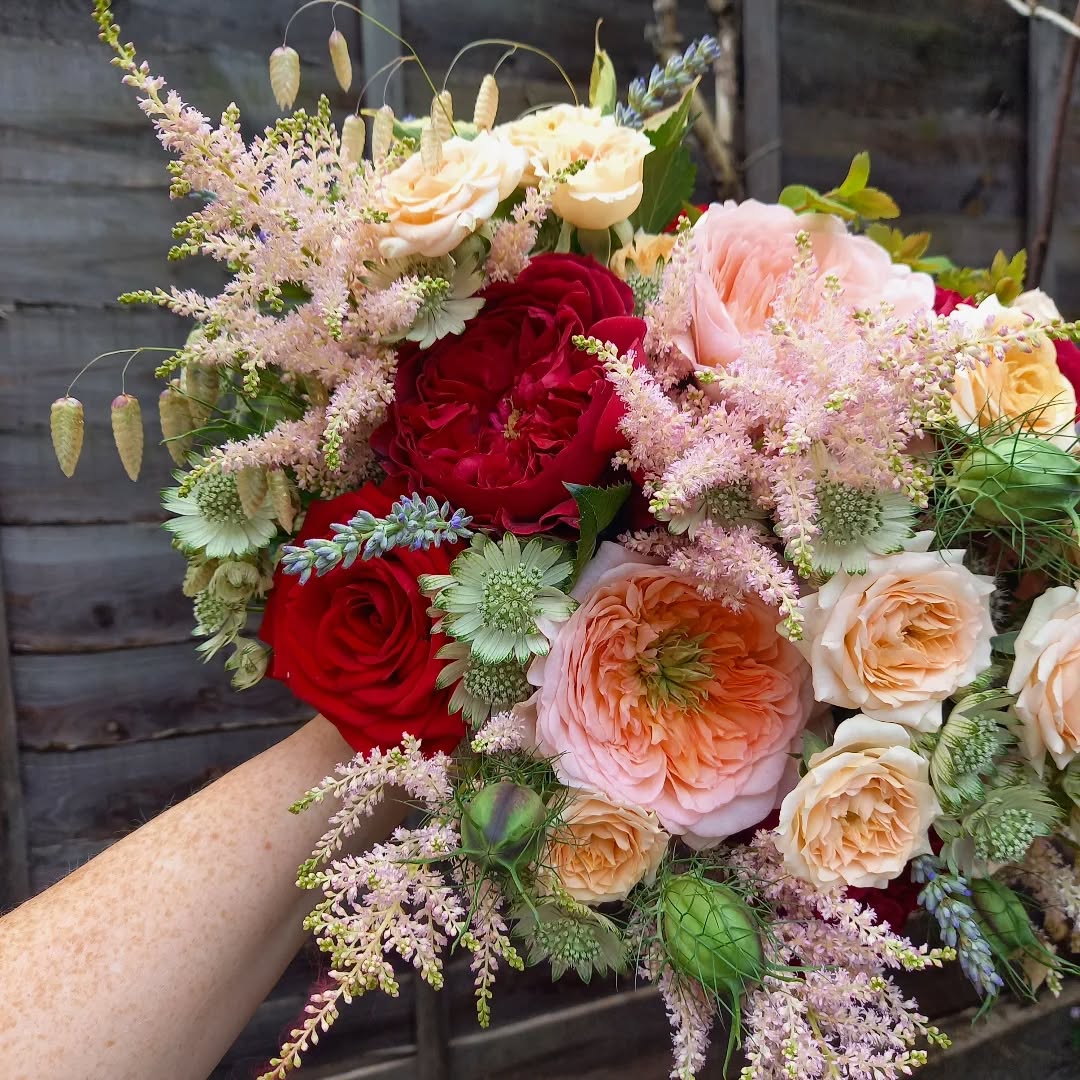 A riot of Roses for Laura yesterday when she married her Andrew ❤️
Congratulations to you both and hope the day was everything you hoped for 🌿
I think this was my most local wedding yet as was able to deliver on foot!
#weddıngflowers
#bridalbouquets
#bridalflowers
#surreyflorist
#surreyweddingflorist
#summerweddings
#surreywedding
#londonweddingflorist
#handtiedbouquet
#carshalton
#carshaltonbeeches