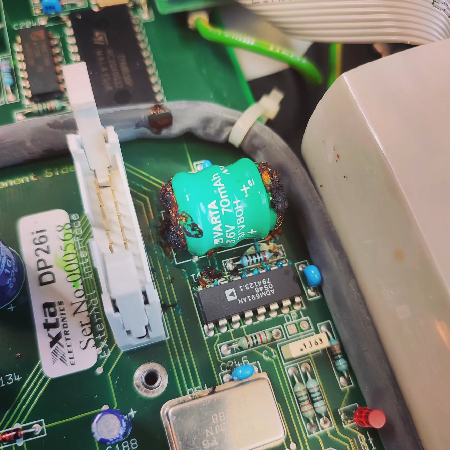 Pensez à changer les piles dans vos équipements !
#electronicrepair
#audiorepair
#workbench
#amptech
#coffee