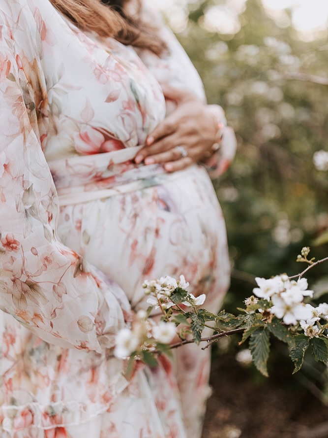 Soft pink florals for baby girl was the perfect touch for the Mountain View session!
#greenvillescphotographer
#upstatescphotographer