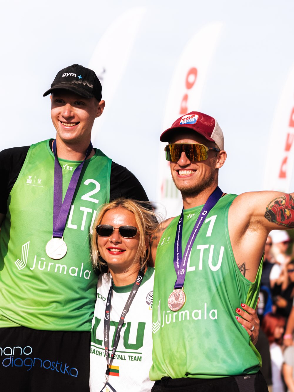 Labai smagus sugrįžimas į sporto reabilitaciją ir mano debiutas paplūdimio tinklinyje!🔆🏐
Grįžtame į Lietuvą su bronza, nudegusiom nosim ir daug emocijų. Labai didžiuojuosi vaikinais ir kokia puiki komanda mes tapome! 🩵