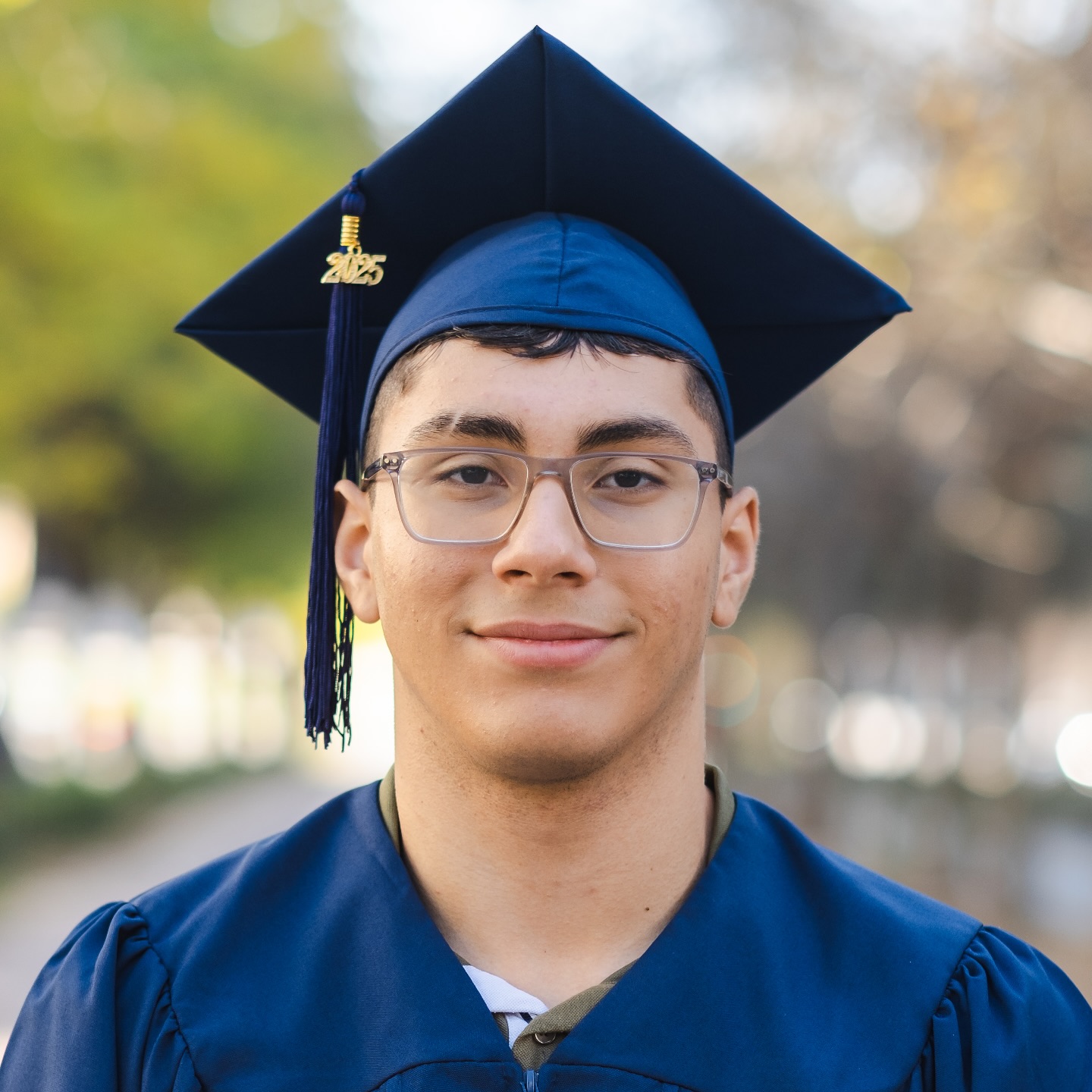 Countdown to ACIL International High School graduation 2025!
This is Carlos!
📍 From North Carolina, USA 🇺🇸
🔜 University of Colorado Colorado Springs 🇺🇸 Pursuing a degree in Digital Film Making and Communications
📖 “Good morning, and in case I don’t see ya, good afternoon, good evening, and good night!”