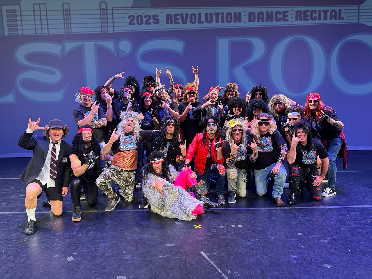 We cannot let this day pass without wishing the BEST Father’s Day to The MacDaddies!!🤘🏻They dance, they work on props, they cheer, and they absolutely know how to bring the energy! Let’s hear it for them!!👏🏻