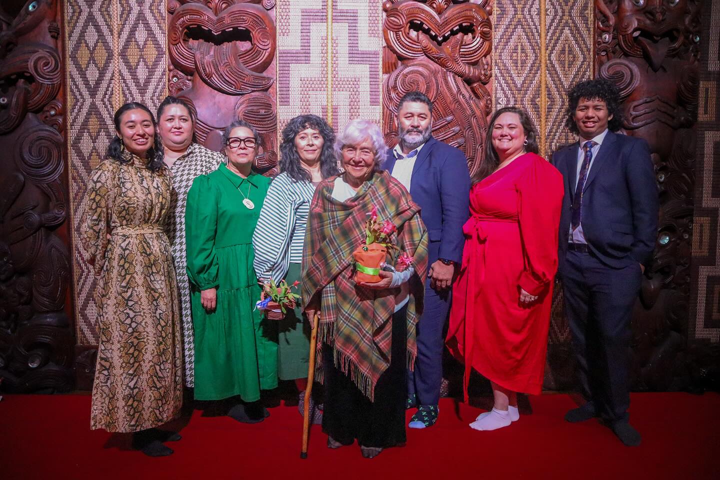 Ka nui te mihi ki ngā pia o Whaea Rahera rāua ko Vicky-Jean Stephens kātahi anō ka puta hei Kaiwhakaako o Te Ataarangi ki Te Taitokerau. He rā whakanui i a rātou inatahirā ki Waitangi. 👏🏼🥳🎓
#waitangi #teataarangi #taitokerau #temahuri #kaiwhakaako #graduation #whakanui #tereomāori #whiuakiteao