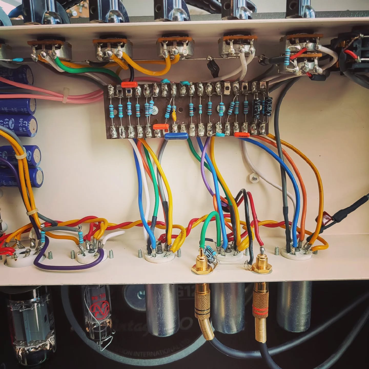 Less is more
#electronicrepair
#audiorepair
#workbench
#amptech
#coffee