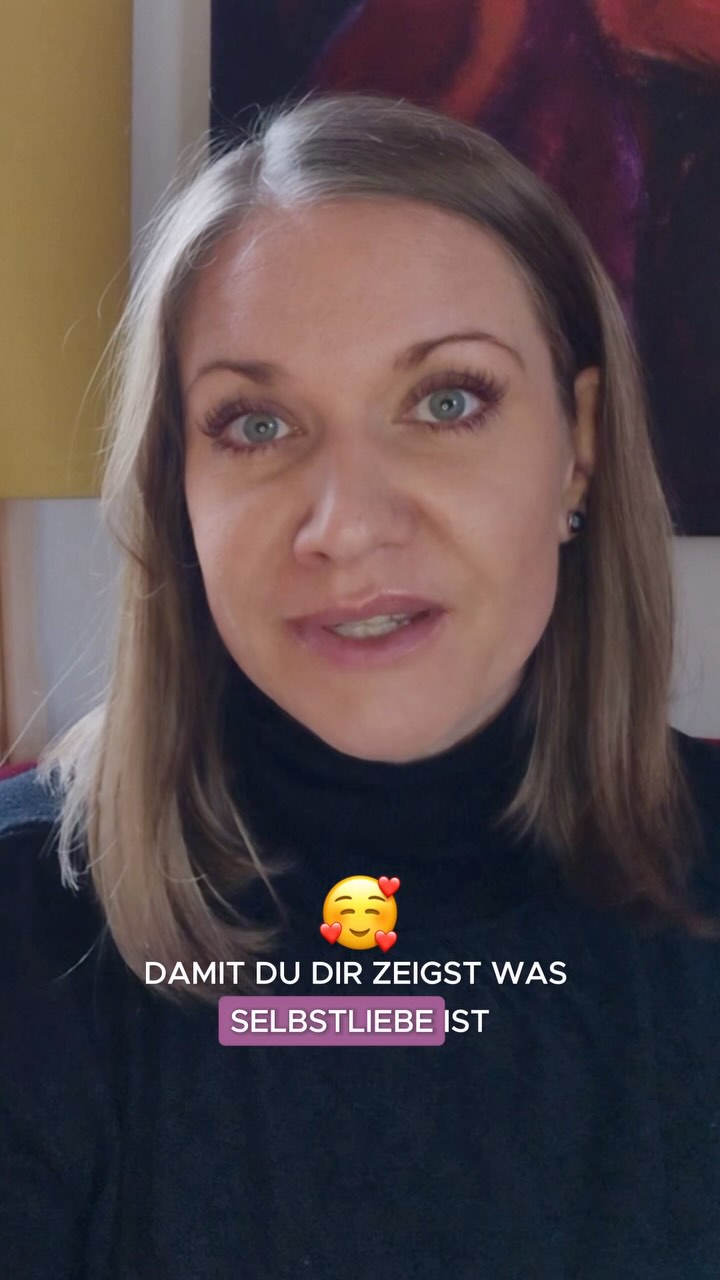 DU KOMMST IN SEIN LEBEN, UM IHM ZU ZEIGEN, WAS LIEBE IST.
Und er? Er zeigt dir, wo du dich selbst vergessen hast.
Nicht weil du zu wenig bist. Sondern weil du zu viel gegeben hast.
💭 Bist du noch die Frau, die du am Anfang warst?
💔 Oder wurdest du zur Version, die ihn nicht verliert – aber sich selbst verliert?
➡️ Eine Frage der Perspektive:
Bleibst du das Opfer deiner alten Muster – oder entscheidest du dich, Königin in deinem Leben zu sein? 👑