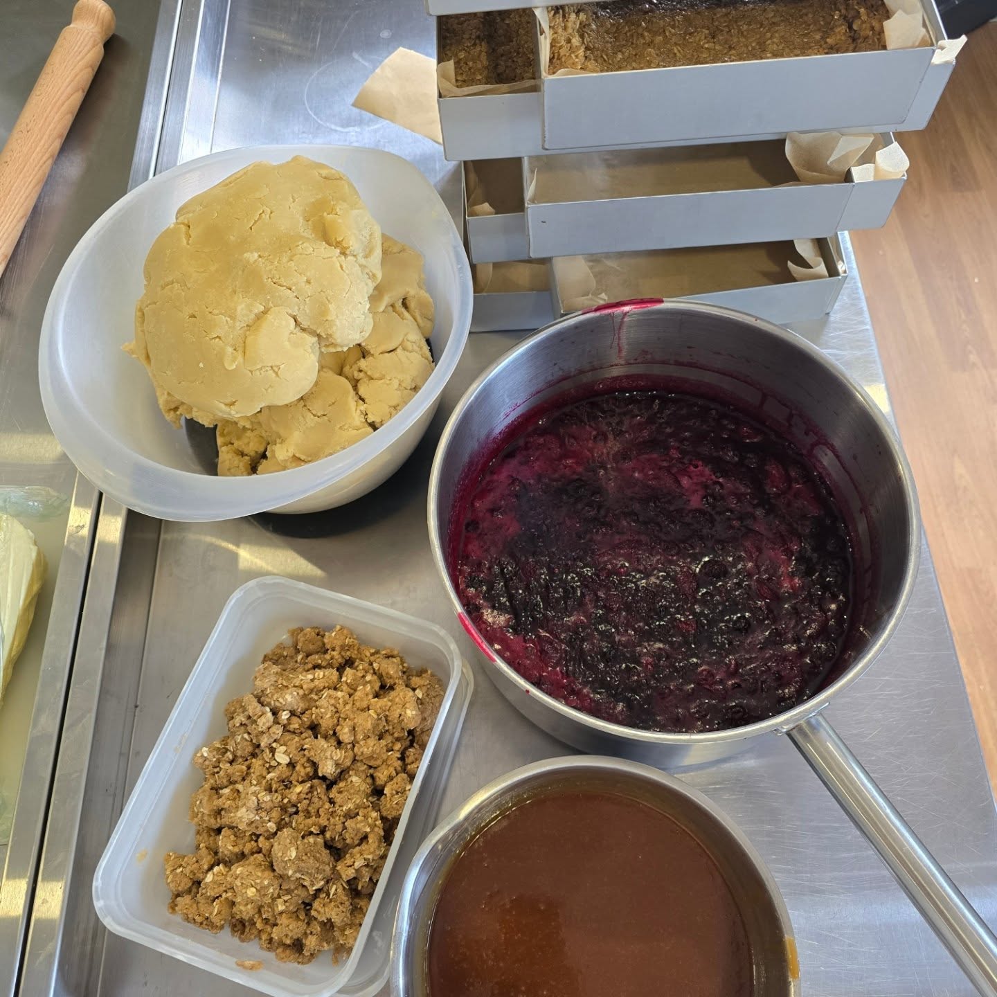 Monday Prep Day 🫐🍒🍓
It's been all go this morning- shortbread dough, oat crumble, berry compote, and salted caramel all getting prepped for this week's bakes 🍰
Lots of good cake on the way 💥
#layerd_cakes #getlayerdcake #bakingbusiness
#bakefromscratch #eatgoodcake
#eatrealfood #bespokebakes #indiebusiness
#coffeeshopsupply #nidderdalecakes