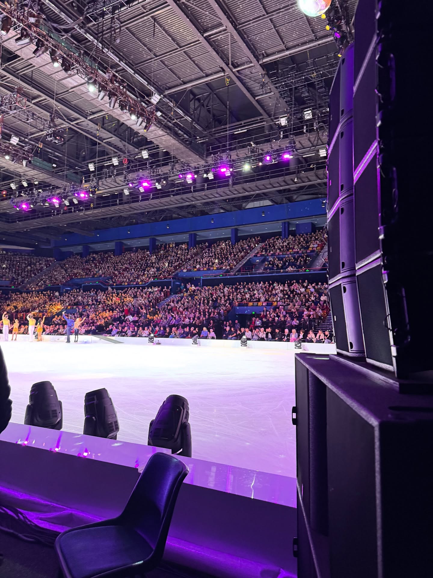Brisbane you were electric and cold 🥶❄️
Doing Comms for @jpjaudio on @torvillanddeanofficial
UK & Aus touring team are awesome 👍🏽 gonna be a fun run Brisbane > Melbourne > Sydney 🇦🇺
Get you tickets it’s an incredable show, I really loved watching the dress rehearsal, was blown away. 💜