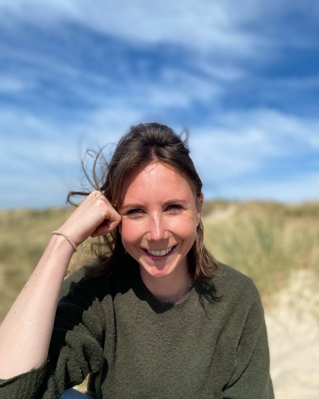 ✨ Bienvenue par ici ! ✨
Moi c’est Constance, 31 ans, passionnée par la santé naturelle, le bien-être féminin… et en pleine reconversion vers un métier de cœur : naturopathe 💛
Après 6 années en entreprise, j’ai décidé de tout réinventer pour me reconnecter à mes valeurs et accompagner les femmes vers plus de compréhension, de sérénité et de pouvoir sur leur santé 🌸
Pourquoi la naturopathie ? Parce que j’ai moi-même traversé le flou, les douleurs, les diagnostics hormonaux incompris… et un jour j’ai dit STOP. J’ai découvert qu’on pouvait agir, naturellement et profondément, pour se sentir mieux. Et j’ai voulu en faire ma mission ✨
Ici, tu trouveras :
🌿 Des infos claires sur la santé féminine
🌿 Des outils concrets pour apaiser tes symptômes
🌿 Des partages authentiques sur mon chemin de reconversion
🌿 Des contenus pour t’aider à mieux comprendre ton corps et tes émotions
Si tu veux suivre les coulisses de ma formation, apprendre à écouter ton corps, parler cycles, hormones, émotions sans tabou… alors tu es au bon endroit 💫
Prête à marcher sur ce chemin avec moi ?
#naturopathie #reconversionpro #santéfeminine #cyclemenstruel #bienetreauquotidien #sopk #endométriose #spm #thyroïde #menopause #fertilité #naturopathieparis