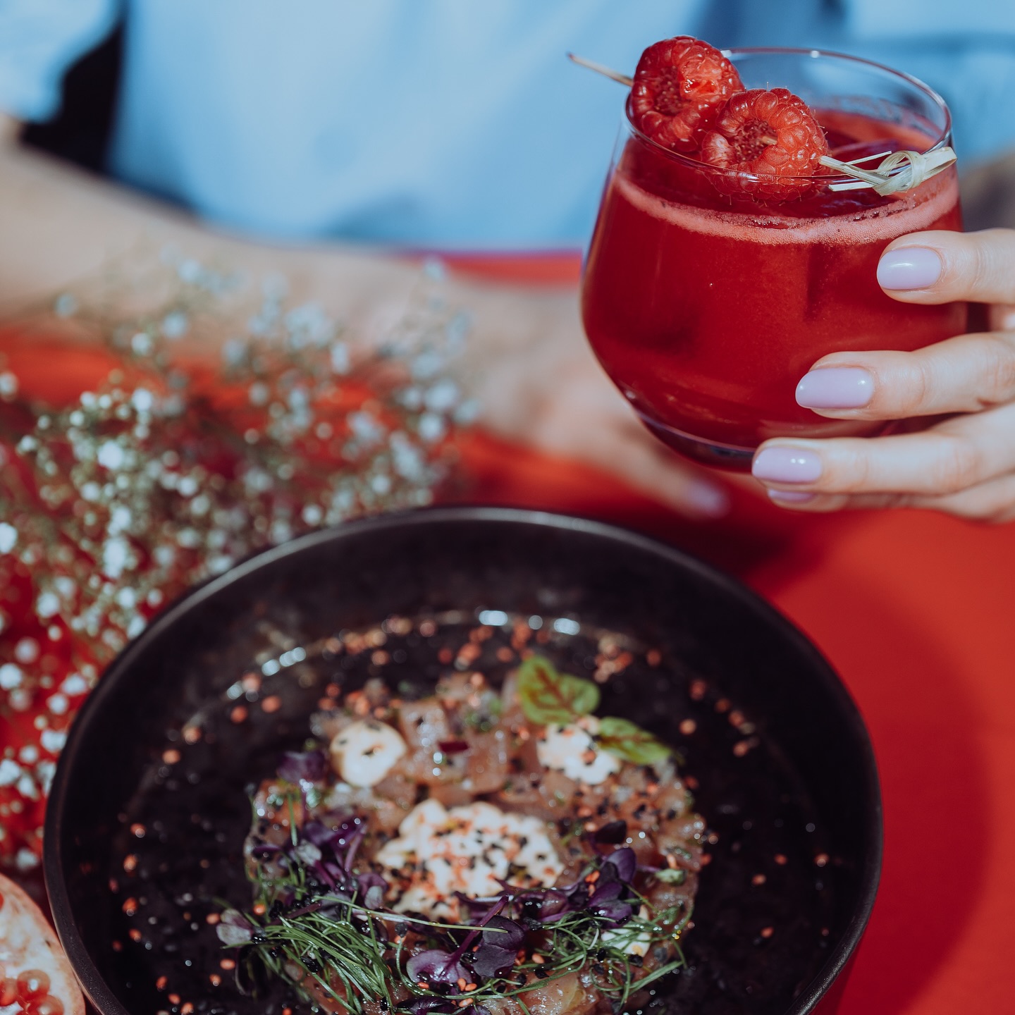 A match made in culinary heaven.
Tuna Tartare’s clean elegance meets the bold, berry-kissed kick of a Sake Mule. 🍓
A pairing that speaks in flavor, not words.
#bestoftheday #vienna #aurorarooftopbar