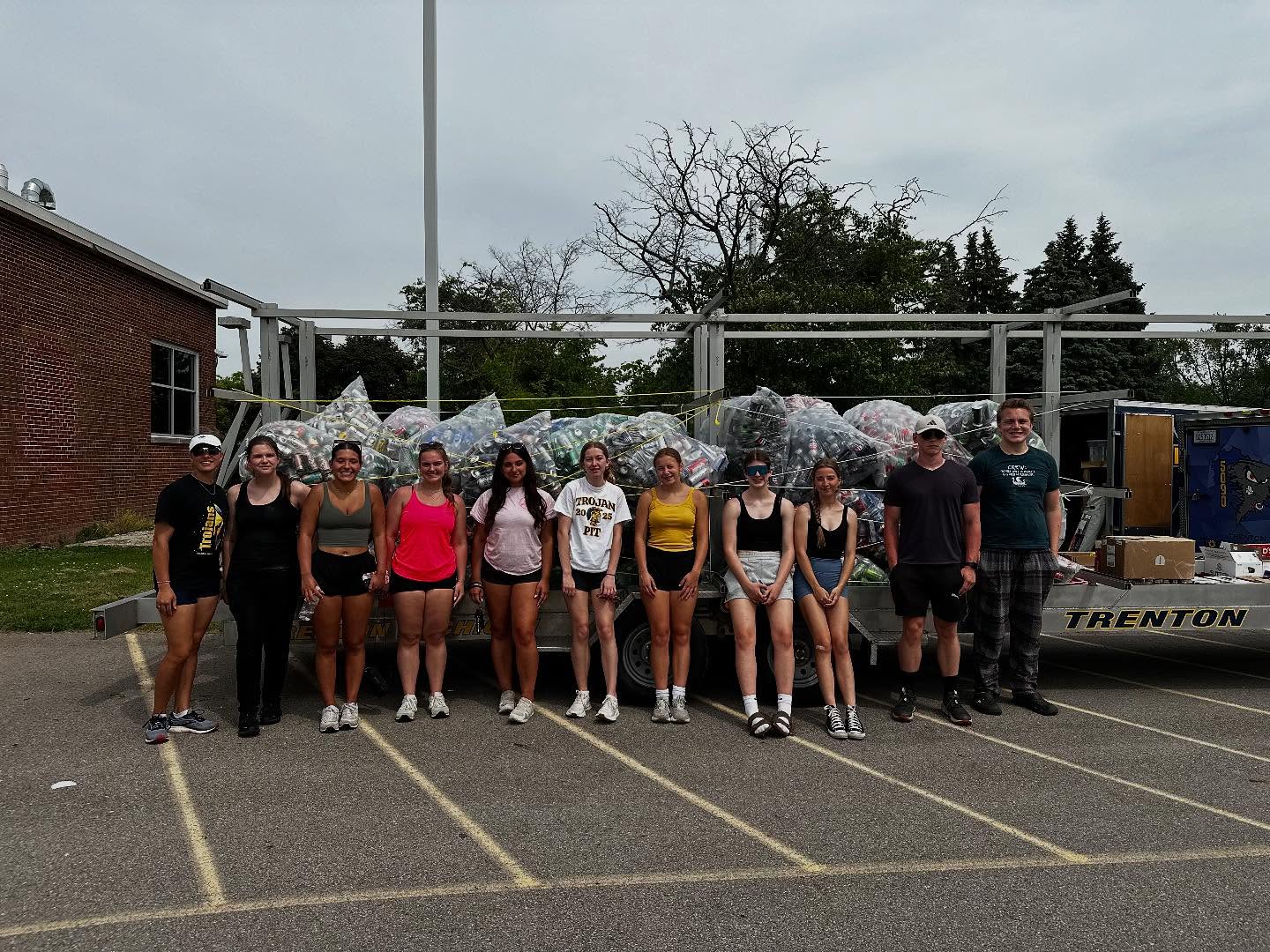 A big thank you to everyone who donated their cans and bottles for our fundraiser. We met our goal and we will be able to get our team a new set of oars!
#trentoncrew #rowing