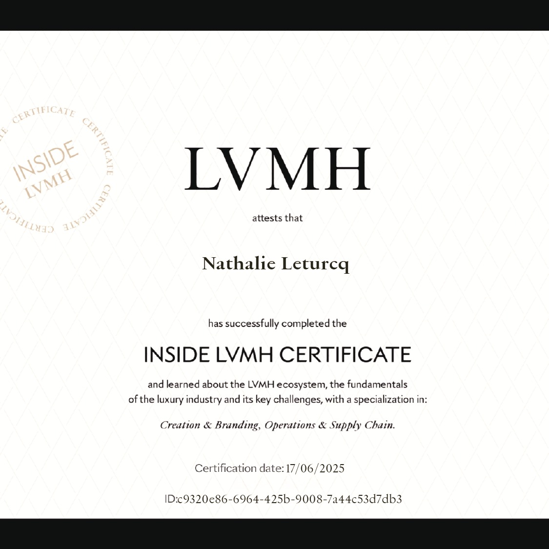 ¡Un paso más en mi camino profesional! Orgullosa de haber completado y obtenido el Certificado Inside LVMH.
Este programa me ha brindado una visión profunda y única de la industria del lujo, desde la gestión de marcas icónicas hasta las estrategias de innovación y sostenibilidad que definen el futuro del sector. He aprendido directamente de expertos de LVMH sobre su compromiso con la creatividad, la excelencia y el impacto positivo.
Sin duda, una experiencia que potenciará mi perfil y mis aspiraciones en el universo de la artesanía de lujo. ¡A seguir aprendiendo y construyendo!
@tenerifemoda @slowfashionnext
#LVMHCertificate #InsideLVMH #LuxuryBusiness #KnowledgeIsPower #FutureOfLuxury #CarreraProfesional #LVMHGroup