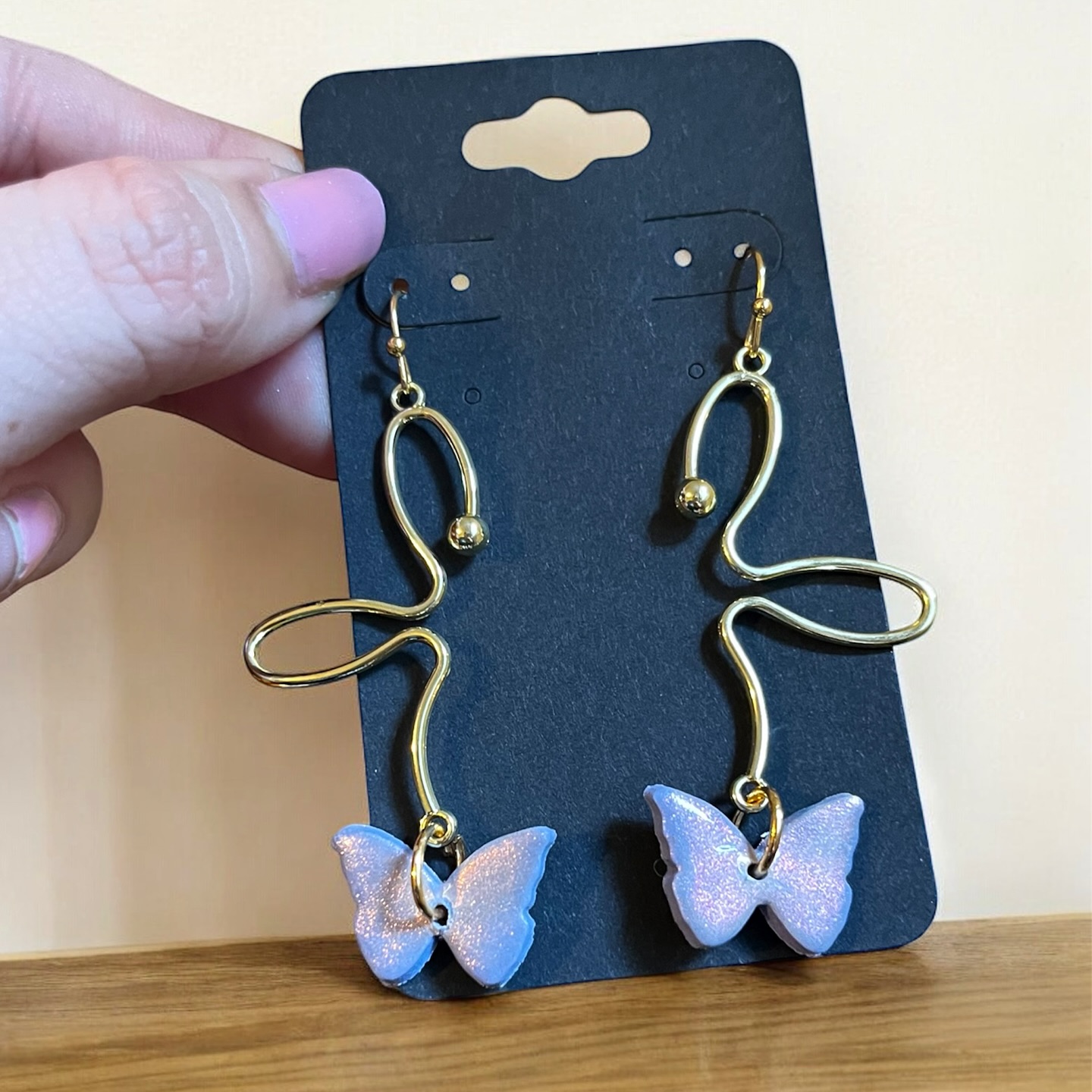 Iridescent butterflies 🦋 which ones would you wear? 1 or 2?
Handmade with love. Hecho con amor.
#polymerclay #polymerclaydaily #polymerclayaccessories #polymerclayartistsofinstagram #polymerclaybutterfly #handmadewithlove❤️
