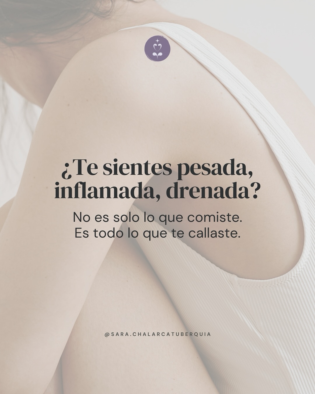 Hay un peso que no se ve.
Un peso que no se mide en kilos, sino en cargas emocionales, en palabras no dichas, en heridas que siguen abiertas.
A veces crees que tu cuerpo te está fallando.
Pero lo que realmente está haciendo…
es sostener todo lo que tú no pudiste sostener sola.
Y eso duele. Inflama. Cansa. Desconecta.
Pero también puede liberarse.
No desde la exigencia…
sino desde la presencia.
🌬️ Desde el cuerpo. Desde el movimiento.
Desde la ternura de mirarte de nuevo.
💌 Si estás lista para que te acompañe en ese proceso de volver a ti,
comenta “Quiero” o escríbeme por DM.
#somaticasara #mujeresquevuelven #cuerpoemocion #sanacionfemenina #danzaintuitiva #saludemocional #vuelveati #volverati