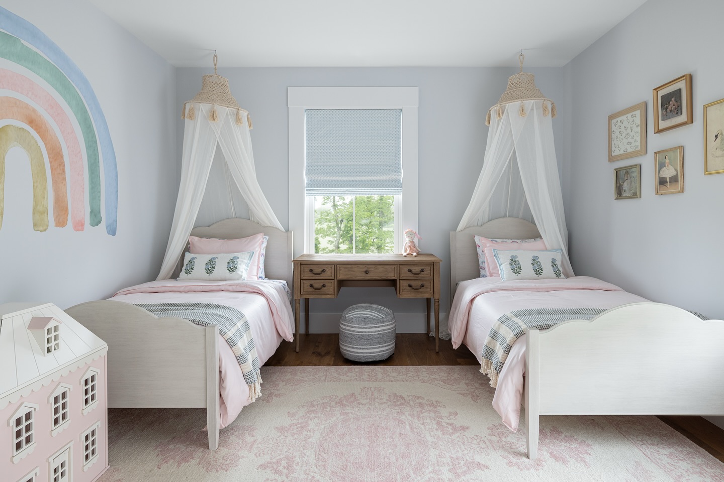 Nothing is better than making our tiniest clients happy! 🦖🚛🩰🌈
Photos: @ggray_photo
#kidsrooms #rhodeislandinteriors #kidsdesign #childsbedroom #decorstyle #fantastical #sweetdreams #threesparrowsdesign