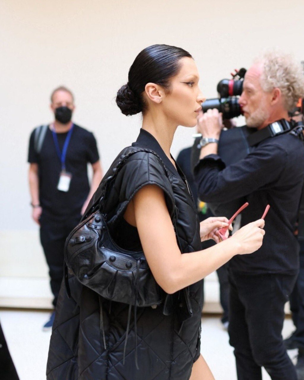 Cop your favourite celebrity’s style with the Balenciaga Le Cagole, as seen on by Bella Hadid, Kendall Jenner, Dua Lipa and Alexa Demie 😍 Elevate your style with a versatile and functional Le Cagole customised to your preferences 🖤
🔥Now available at 30-40% off retail selling price on Luxport.co
🥳 Unlock stylish savings on authentic, brand new bags of your dreams
#balenciaga #lecagole #lecagoleoutfit #balenciagaoutfit #luxport #fashiongram