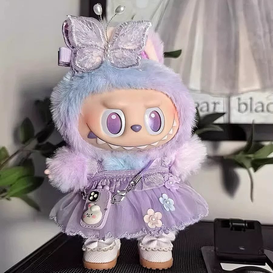 👚#labubu
Lately, so many friends have been asking me —
“Can you make clothes for Labubu?”
Honestly… I’m amazed!
When did this little creature become a fashion icon? 😄🧵✨