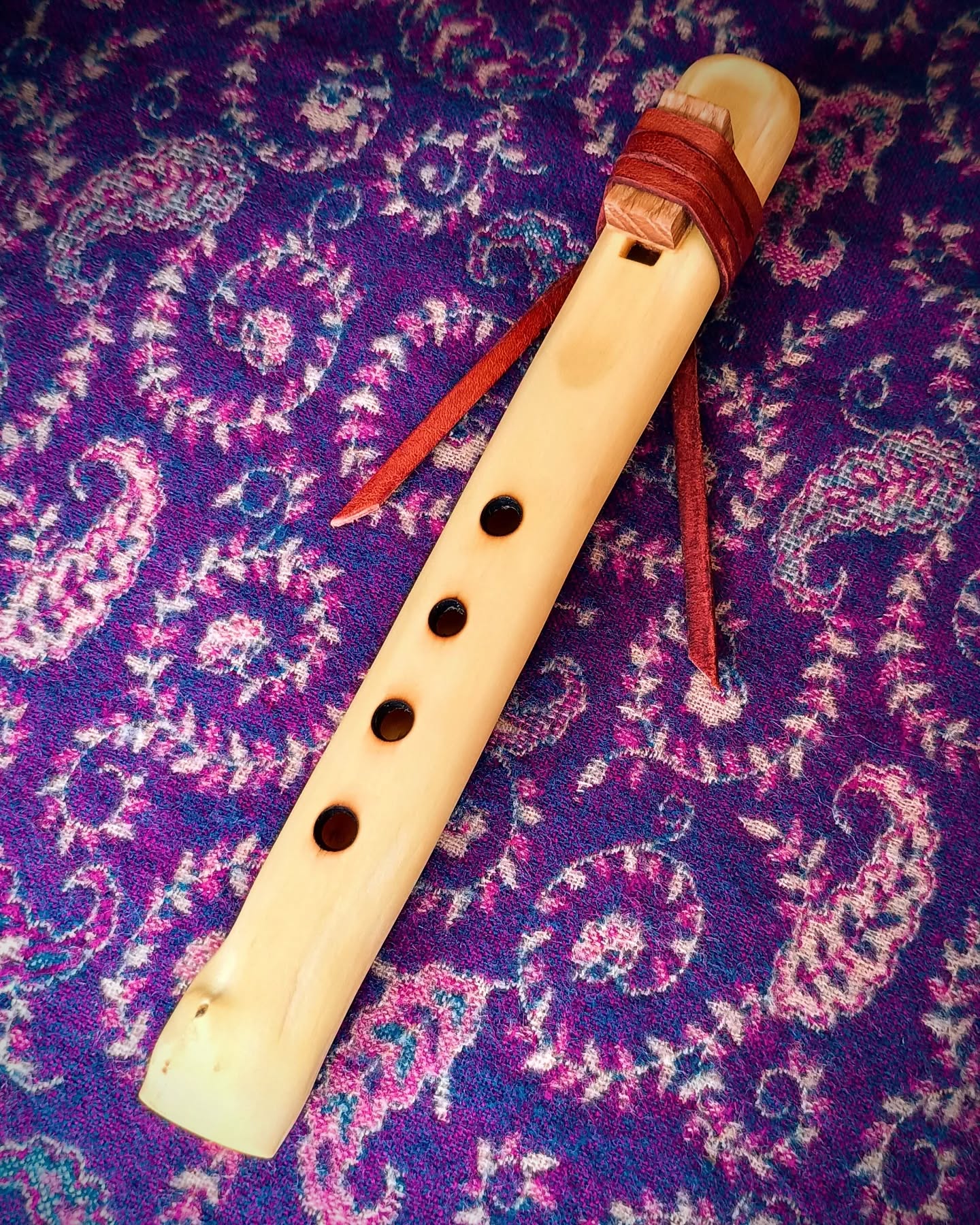 Sweet little Native American-Style pocket flute from Blackbird Flutes š @blackbirdflutes
Thank you, Jelmer! š