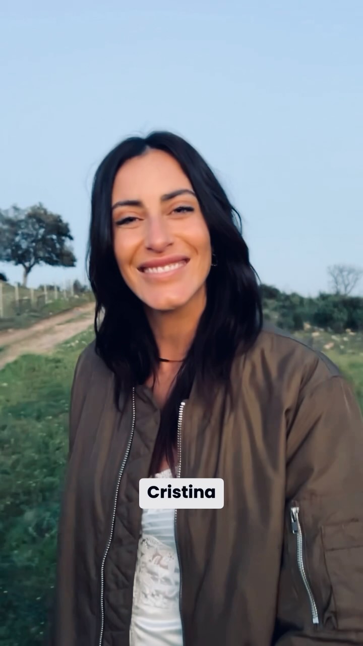 🇩🇪 Dürfen wir vorstellen: Cristina 🫶🏻
Wahrscheinlich kennen einige von euch ihr hübsches Gesicht schon.
Die gebürtige Sevillanerin liebt Mode und bringt immer gute Laune mit zum Set - es ist nicht das erste Mal, dass wir etwas gemeinsam kreieren!
Wer von euch kann sich an die letzten Bilder mit ihr erinnern?
🇬🇧 Meet Cristina 🫶🏻
Some of you probably already recognise her pretty face.
Born in Seville, she loves fashion and always brings a good mood to the set - it’s not the first time we’ve created something together!
How many of you can remember the last pictures with her?
#behindthescenes #meet #cristina #keepitintheloop #circularfashion