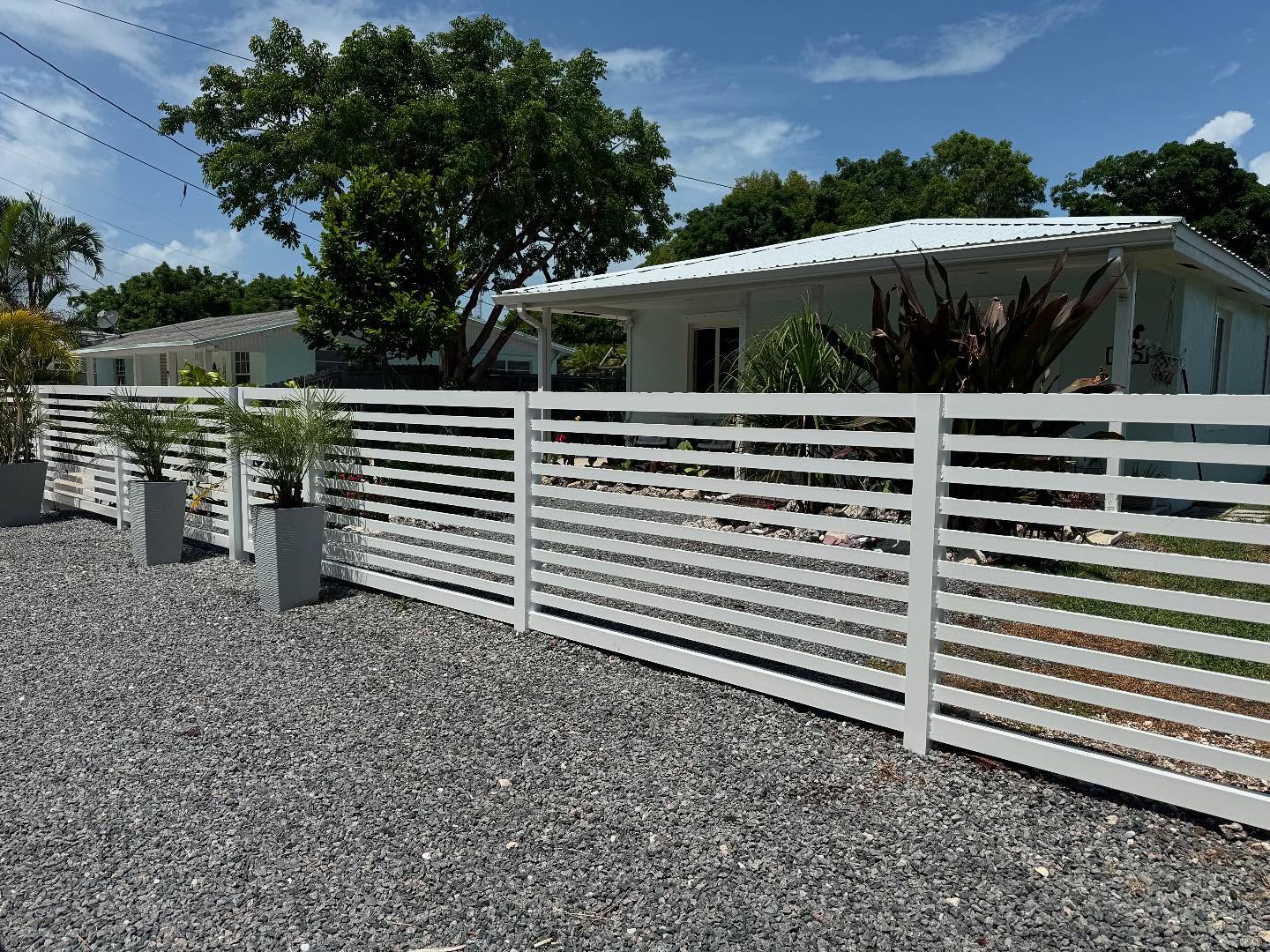 4’ high Horizontal Aluminum Fence #aluminumfence #dogfence #knowafenceguy #knowafenceco