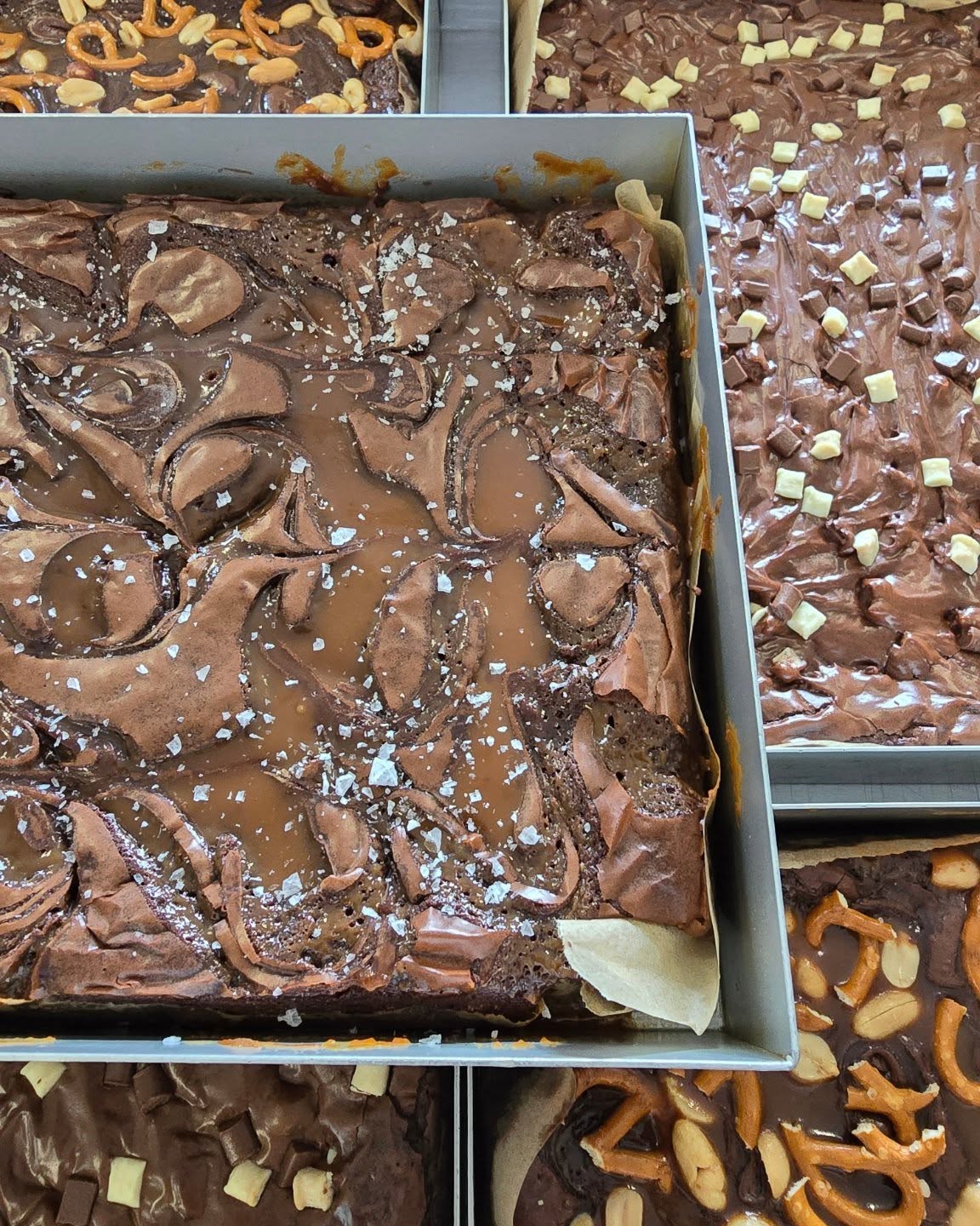 It's been a brownie baking afternoon at Layer’d ...
All-butter, free-range egg, dark couverture chocolate brownies 🍫
Made slowly, baked with care, and finished by hand. Because good cake is worth the effort.
✨ Which one would you pick first?
🍯Salted Caramel
🍫Triple Chocolate
🥜Peanut Pretzel Caramel
#LayerdCakes #layerd_cakes #eatgoodcake #BrownieHeaven #RusticLuxuryBakes #browniesdelivered #letterboxgifts #indiebusiness #chocolatelovers #nidderdalecakes #HomemadeWithHeart #SmallBatchBaking #IndieBakery #YorkshireBaker