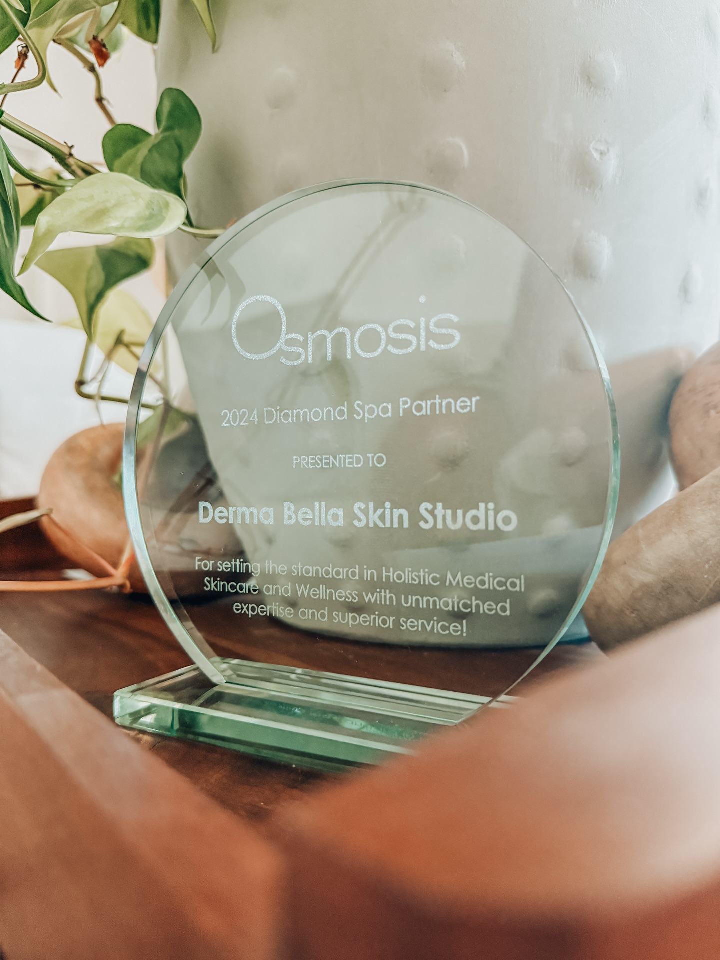 Feeling incredibly honored to be recognized as a 2024 Osmosis Diamond Spa Partner 💫 Thank you to Dr. Ben Johnson and the Osmosis team for this beautiful acknowledgment. I’m so proud to stand alongside a brand that leads with intention, purpose, and a true commitment to holistic skincare and wellness. Here’s to continuing to inspire, educate, and care deeply in this ever-evolving industry that we love so much. 💛
#osmosisskincare #spaesthetician #holisticskincare #dermabella #skinhealth #gratefulheart