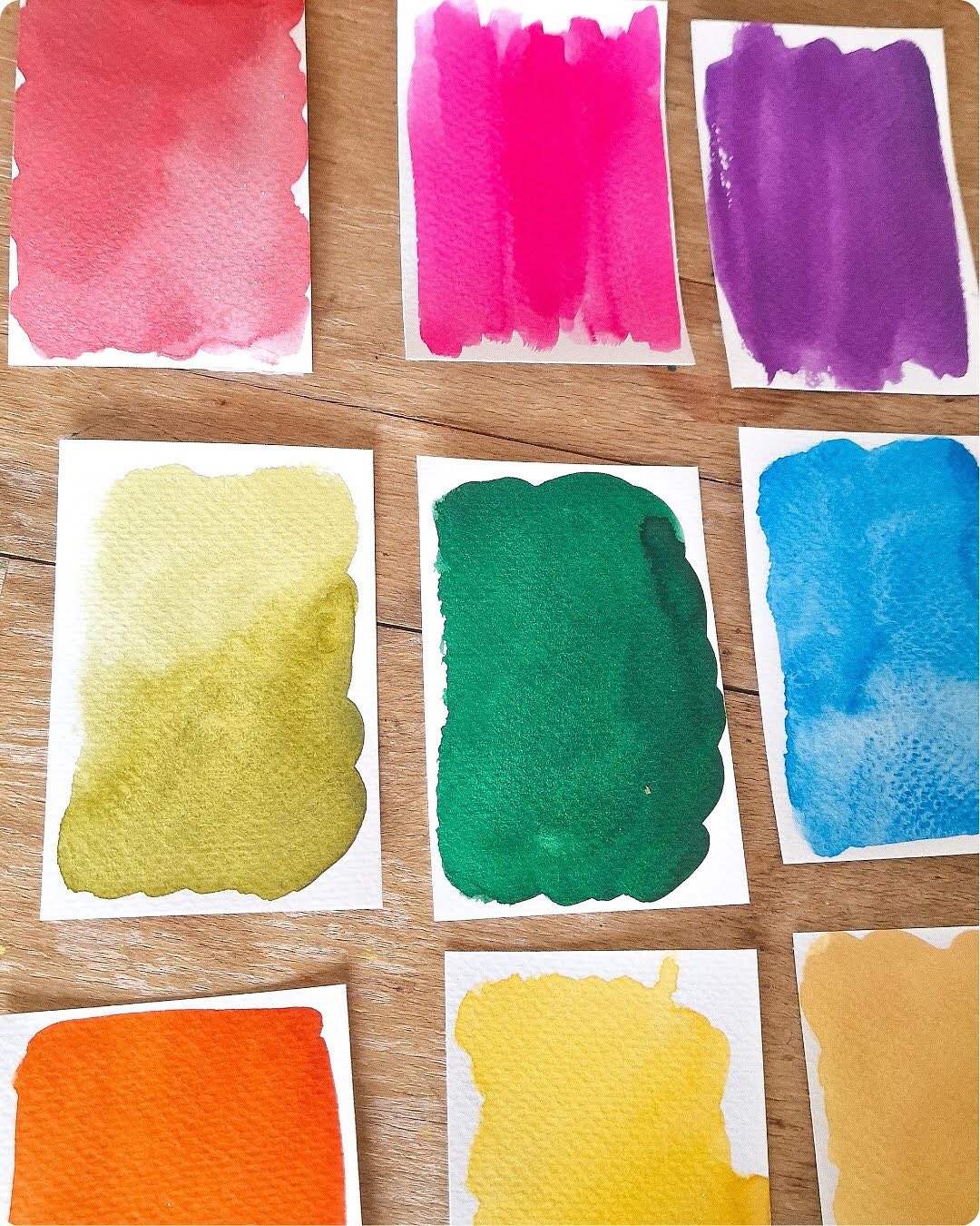 Vous l'attendiez , voici l'annonce officielle 🥳 La collection CONFETTI SAUVAGE en collaboration avec @elisefrancisse sera disponible en ligne VENDREDI, oui CE vendredi, pas moins de 9 aquarelles en demi godets pour en mettre plein la vue et faire exploser vos aquarelles d'étés avec des couleurs qui envoient du pâté \o/
Il s'agit de pré-vente mais pas de panique , les envois se feront très vite, c'est uniquement parce qu'il y a une petite couleur retardataire au séchage , alors on attend patiemment pour qu'elle soit parfaite! ( pour vous donner une idée, les colis devraient partir, au plus tard, la première semaine de juillet)
On vous présente ces petites beautés dans la semaine ! Mais vous avez le thème , alors on compte sur vous pour essayer de deviner les noms ! (En gardant en tête qu'ils sont choisis sur des proposition de Élise !🤩
#aquarellefr #aquarelle #lepigmentarium #collab #palettedété #confettisauvage #artisanat #artisans #faitmain #madeinlyon