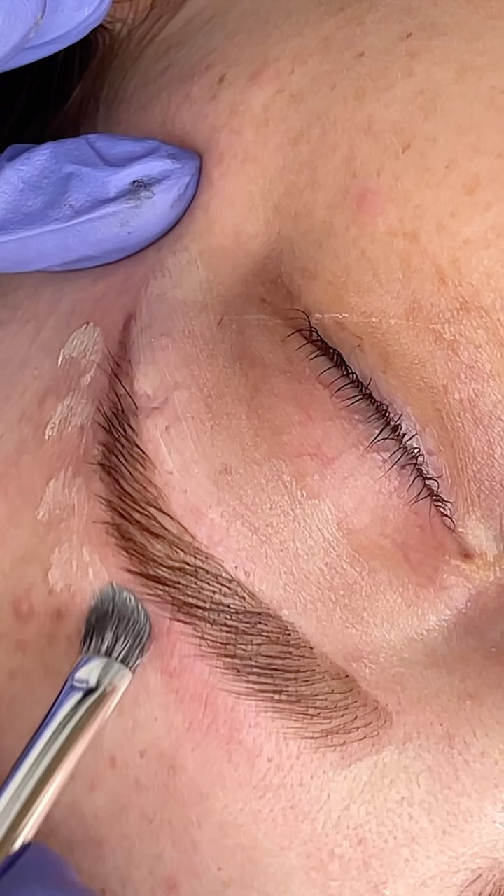 This isn’t just a quick tint and wax.
This is a tailored brow treatment ✨
🧠 We start with mapping.
Because great brows begin with great structure.
🎨 Then comes the hybrid tint.
Mixed and placed precisely for the best stain.
🛡️ Barrier balm protects the skin before waxing.
No shortcuts here.
💥 And finally the finish.
Brushed. Defined. Completely transformed.
The result?
Brows that suit your face.
Your style.
Your routine.
Low effort.
High impact.
Exactly how we like it 💁♀️
✨ Curious what hybrid tint actually is?
Or how it compares to your usual brow tint?
Drop a comment or send me a message.
I’m always happy to chat all things brows 💌
Using @bronsunuk @browfactoruk @saintandserenity from @labfactorpro
#hybridbrows #ultimatebrowlamination #browmapping #browwaxing #browtintuk #kingsteigntonbrows #newtonabbotbeauty #naturalbrows #browtransformation #browgoals #browartistuk #subtlebrows