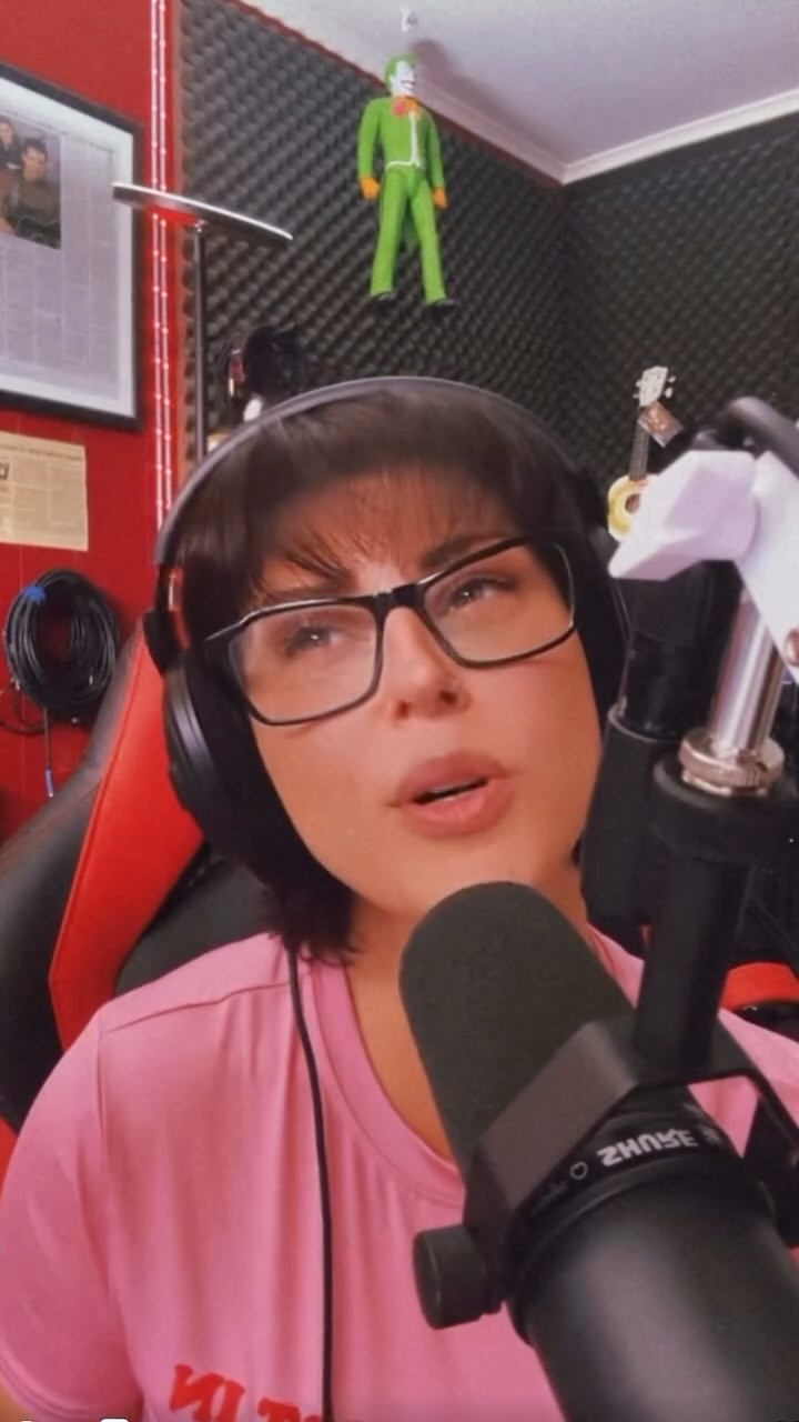 I had a table of grown men screaming this song at me at my last gig….! So I had to learn it!!! 🐴. #pinkponyclub #fyp #pridemonth