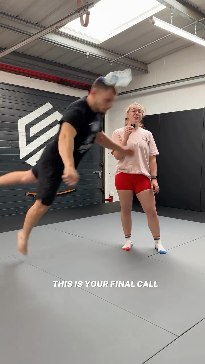 It’s now or never- have you got the bottle to give BJJ a try? 🤷🏼♀️ (sorry couldn’t resist🤣)
We have one spot remaining on our 8 week beginners course, grab it now through the link in our bio or live with the fomo.
See the rest of you tomorrow at 6pm 🫡