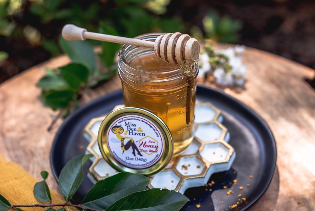 When your love for photography helps a friend’s products shine 🌞 you do a little happy dance! Ft. Sourwood honey and dog treats!
Plus my sweet pup Purity got to model as well 😏
Love how these came out! Updated website coming soon … @missbeehavenhoneybones!
Until then shop with her local at @bridgewaymarket and @gvillesatmarket or on her website at www.missbehavenhoneybones.com
.
.
.
.
.
#smallbusinesses #womenowned #supporteachother #productphotography #honey #naturaldogtreats