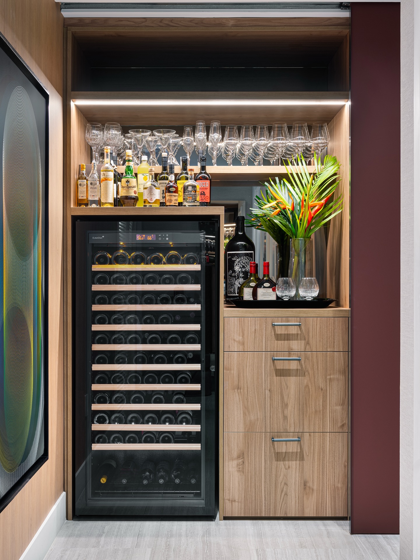 With custom millwork, we transformed a small spot in this apartment at @echobrickell into a stylish and functional bar.
When closed, everything stays hidden behind burgundy doors that add a pop of personality.
The wood finish inside connects with the wall paneling, creating a cozy, seamless look.
Smart design — beautiful when it shows, discreet when it doesn’t need to.
•••
#WeBossaDesign #HomeBarInspo #SmartSpaces #LuxuryLiving #MiamiInteriors #DesignWithPersonality #HiddenBar #WarmInteriors #FunctionalDesign #DetailsMatter #WeBossa #echobrickellmiami