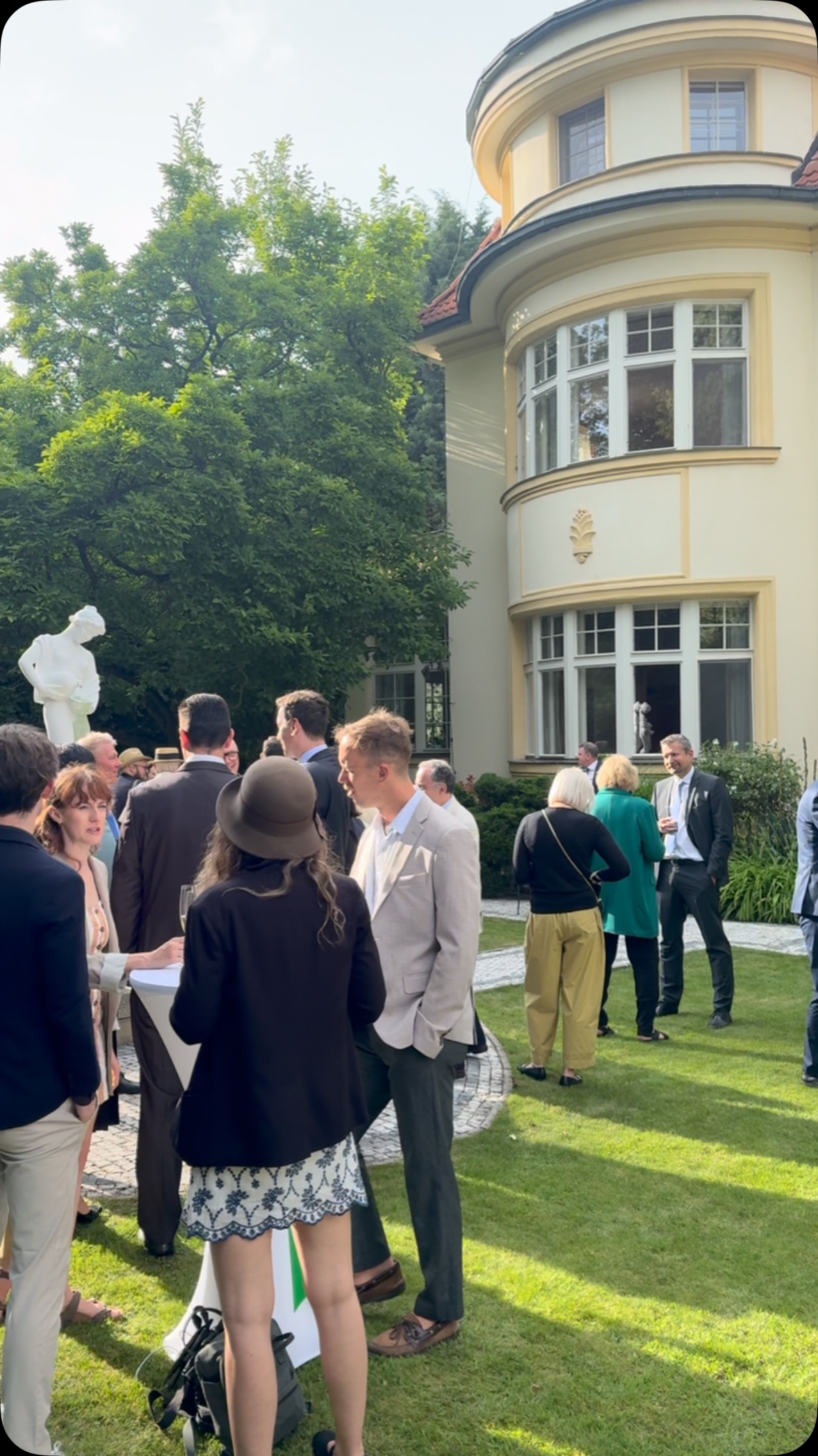 A Lovely Bloomsday Celebration at the Irish Embassy Residence
Yesterday we had the great pleasure of spending a beautiful afternoon at the Irish Embassy Residence in Prague, celebrating Bloomsday — a tribute to Irish literature and its timeless power to connect cultures.
The event, Bloomsday & Beyond: Celebrating Ireland, Island of Writers, began with warm opening words from Ambassador Alan Gibbons, setting the tone for an inspiring literary gathering.
📚 As part of the Book Giveaway project, guests were treated to live readings from iconic and contemporary Irish works:
– Ulysses by James Joyce, read by Ondřej Pilný, Head of the Centre of Irish Studies
– Mo Bhealach Féin by Seosamh Mac Grianna, read by its translator Radvan Markus from the Centre of Irish Studies
– Soldier Sailor by Claire Kilroy, read by Štěpánka Klečanská, student at the Centre for Irish Studies
– A Ghost in the Throat by Doireann Ní Ghríofa, read by Klára Přečková, graduate of Charles University
🎶 The event closed with live music performed by the Asset band, creating a relaxed and joyful atmosphere in the embassy garden.
It was a delightful blend of literature, music, and community — a fitting tribute to Ireland’s literary legacy and its vibrant connection with Czech readers.