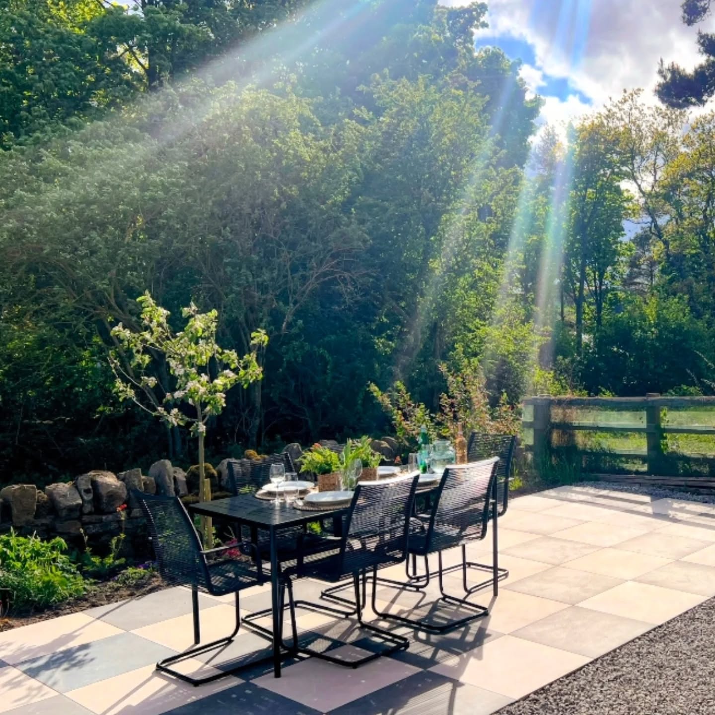 ☀️ Sunshine at Cronkley Cottage ☀️
The weather has been absolutely glorious! 😍✨
There’s nothing better than sitting out with a cold drink, the BBQ sizzling, and the sun streaming down. 🍷🔥🌿
Come and enjoy it for yourself (sunshine not guaranteed… but we’re hopeful! 😎😂)
🔗 Limited summer dates left: www.cronkley.com
#CronkleyCottage #OutdoorDining #AlFrescoLiving #SunshineVibes #BBQSeason #Northumberland #CountyDurham #HolidayLet #CountrysideEscape #SummerGetaway #DerwentReservoir
