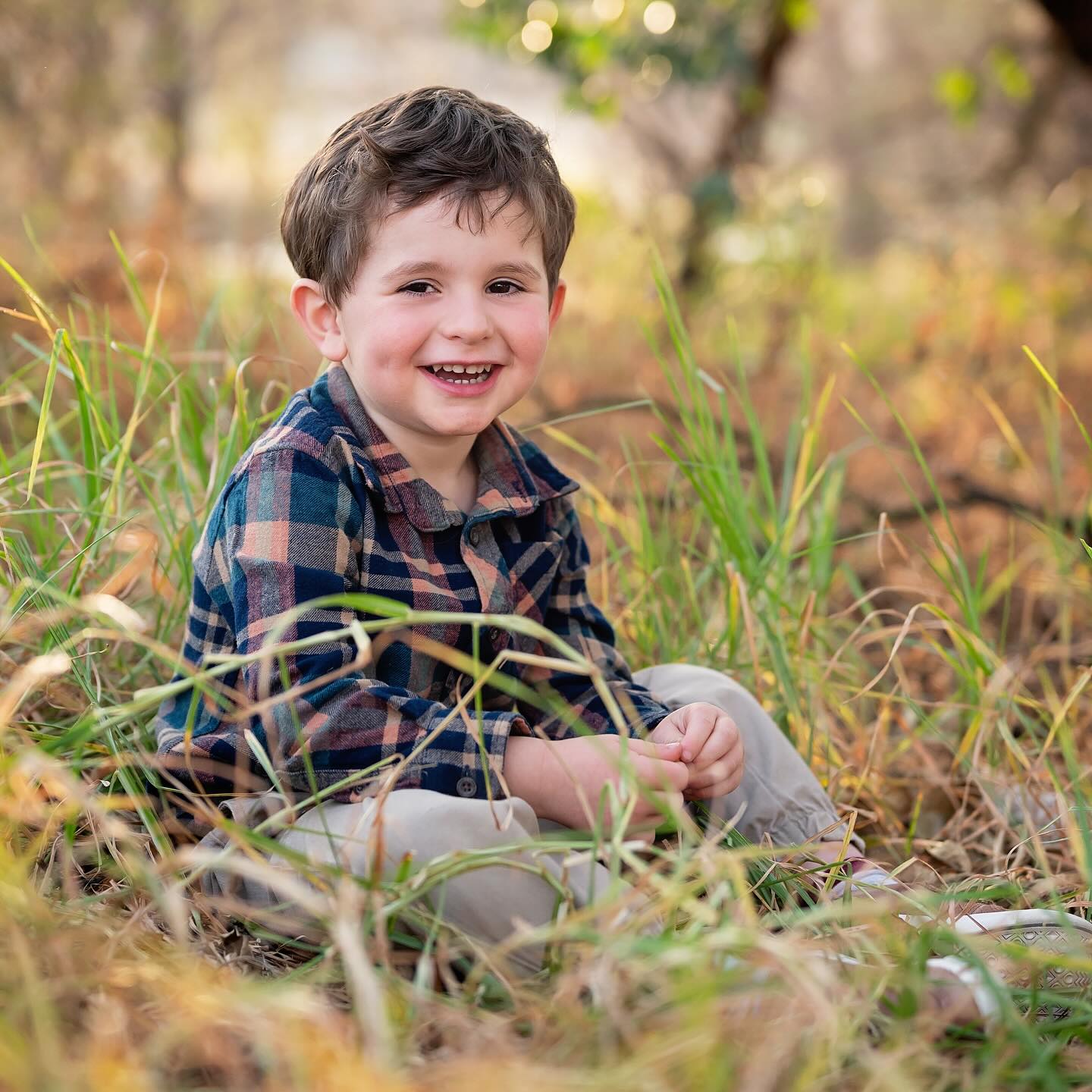 Finding joy in the little moments and the simple wonders of the world around him. 🌿✨
#JohannesburgPhotographer #ChildhoodMagic #LittleAdventurer #MomentsInNature #JhbKidsPhotography #InnocenceCaptured #ParkDays #ContentByNicole