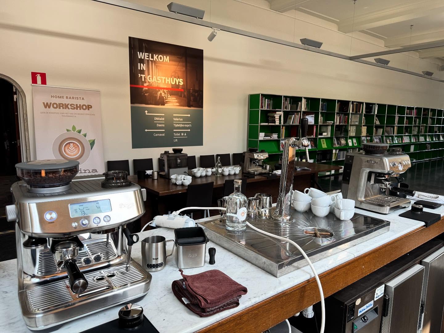 Vorige week trokken we naar ‘t Gasthuys in Aalst voor een workshop Home Barista. Mooie locatie en enthousiaste deelnemers! Bedankt aan de vrijwilligers en organisatie van het museum voor deze leuke namiddag! ☕️ @stedelijkmuseumaalst #coffeeworkshop #homebarista #espressomachiato #baristalife