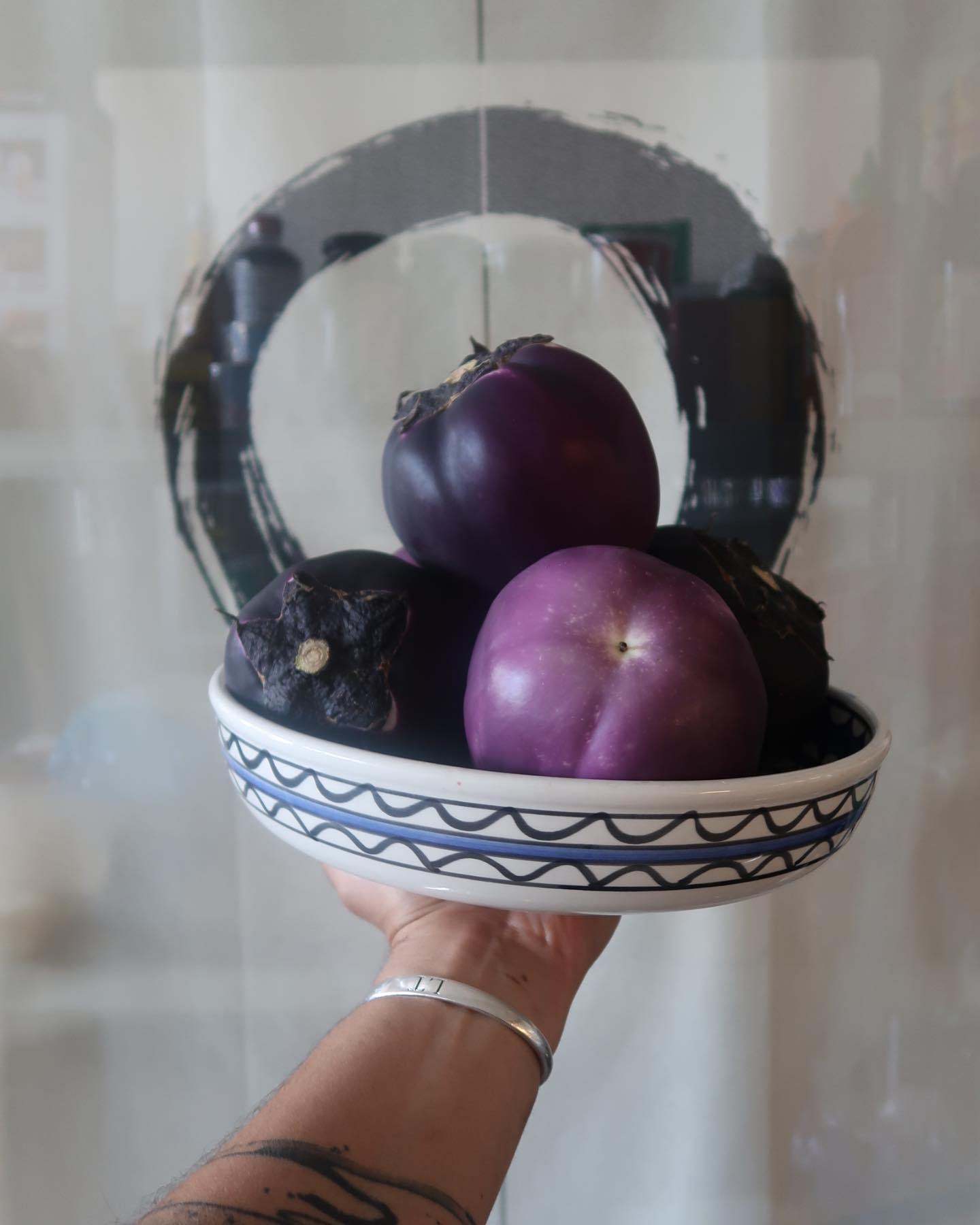 BABAGANOUUSH
Aubergines rôties au miso | tahini | ail confit | épices | citron
Accompagné de crudités de saison et de petit pain pita 💥