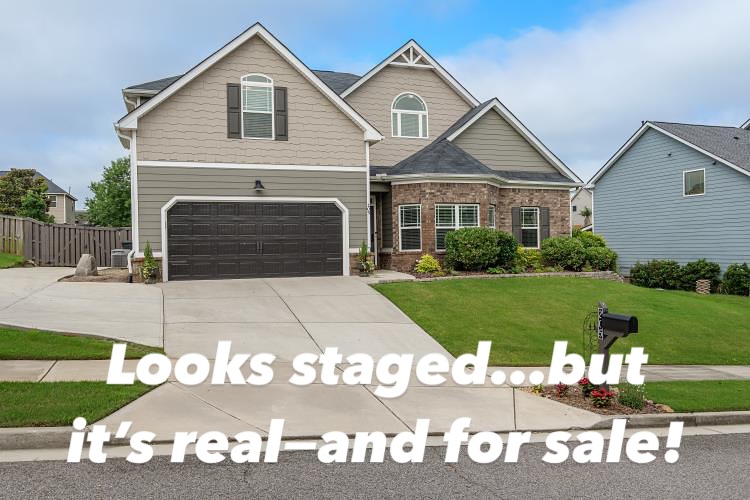 ๐ชWhen the โjust rightโ home finally hits the marketโฆ ๐
๐205 Langfuhr Way | North Augusta, SC
โ
4 beds | 3.5 baths | Main-level ownerโs suite
โ
Loft, walk-in closets, coffered ceilings
โ
Granite + gas in the kitchen (yes, gas)
โ
Custom breakfast bench, butlerโs pantry, built-in desk
โ
New roof, extended driveway, Landscaped
โ
Backyard is fenced, flat, and ready for summer
This seller doesnโt play aroundโand neither does this home. Itโs clean, sharp, and shows like a designer-staged model. You will not find another one this dialed in.
๐ฒ Ready to tour it before the weekend rush? Letโs go.