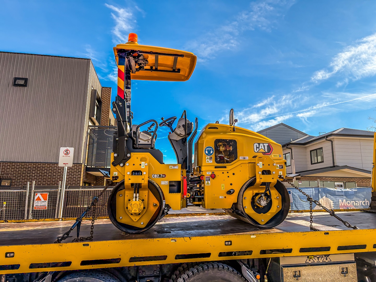 Grateful to have another bit of yellow iron turn up today! This 2.7 twin drum is going to be the perfect tool to help us with all our footpath works moving forward. Equipped with our new plant trailer, towing this thing around on the utes is going to be awesome for our productivity! 🤩 as always thanks @westracaus and @yellow_iron_sales_daniel for the speedy turnaround 👌🏽