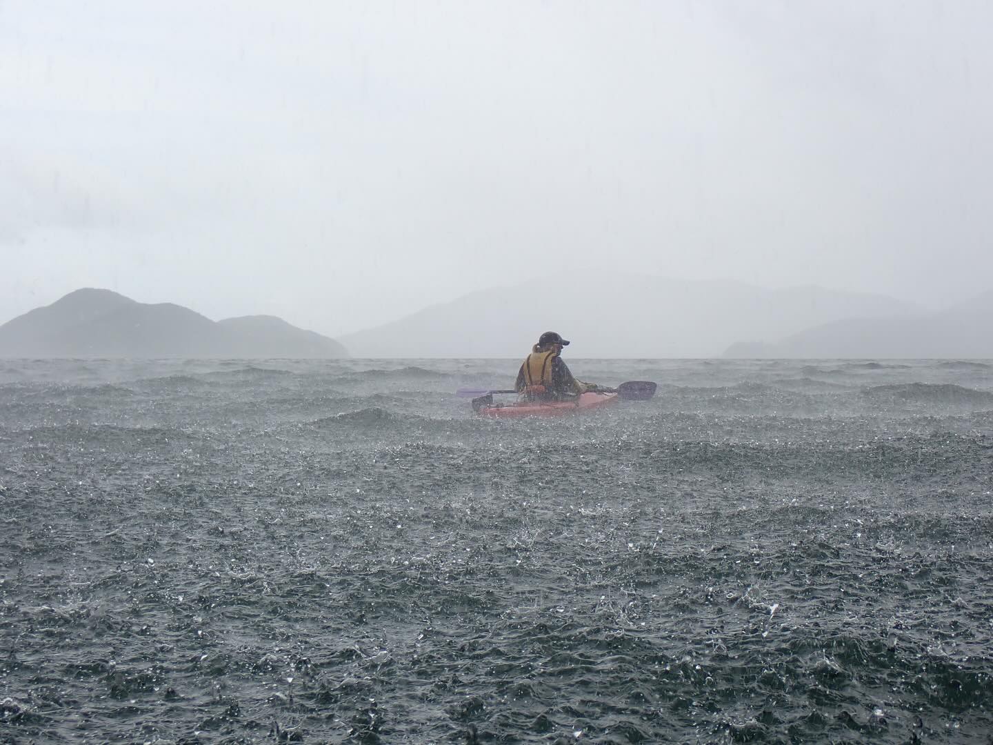 During the week, I was out with staff from @asiaadventuresport to complete an @acapaddlesports coastal kayak skills award. We had a range of venues and weather in Port Shelter to work on skills and knowledge to be a competent paddler in coastal areas.
@nrsweb
@phseakayaks
@lendalna
#paddling #seakayaking #kayaking #paddlesport #adventuresport #outdoors #training