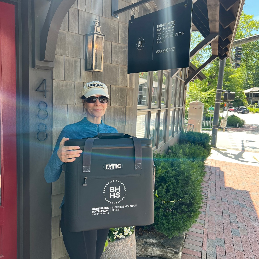 🎉 Congratulations to our Highlands Motoring Festival giveaway winners — Mark Newman & Julie Fisher! 🎉 You’re now the proud owners of two RTIC coolers! 🧊🚗
Thank you to everyone who stopped by and entered — we loved seeing so many friendly faces this weekend! #HighlandsMotoringFestival #GiveawayWinners #MeadowsMountainRealty #PlateauLife #RTICcooler