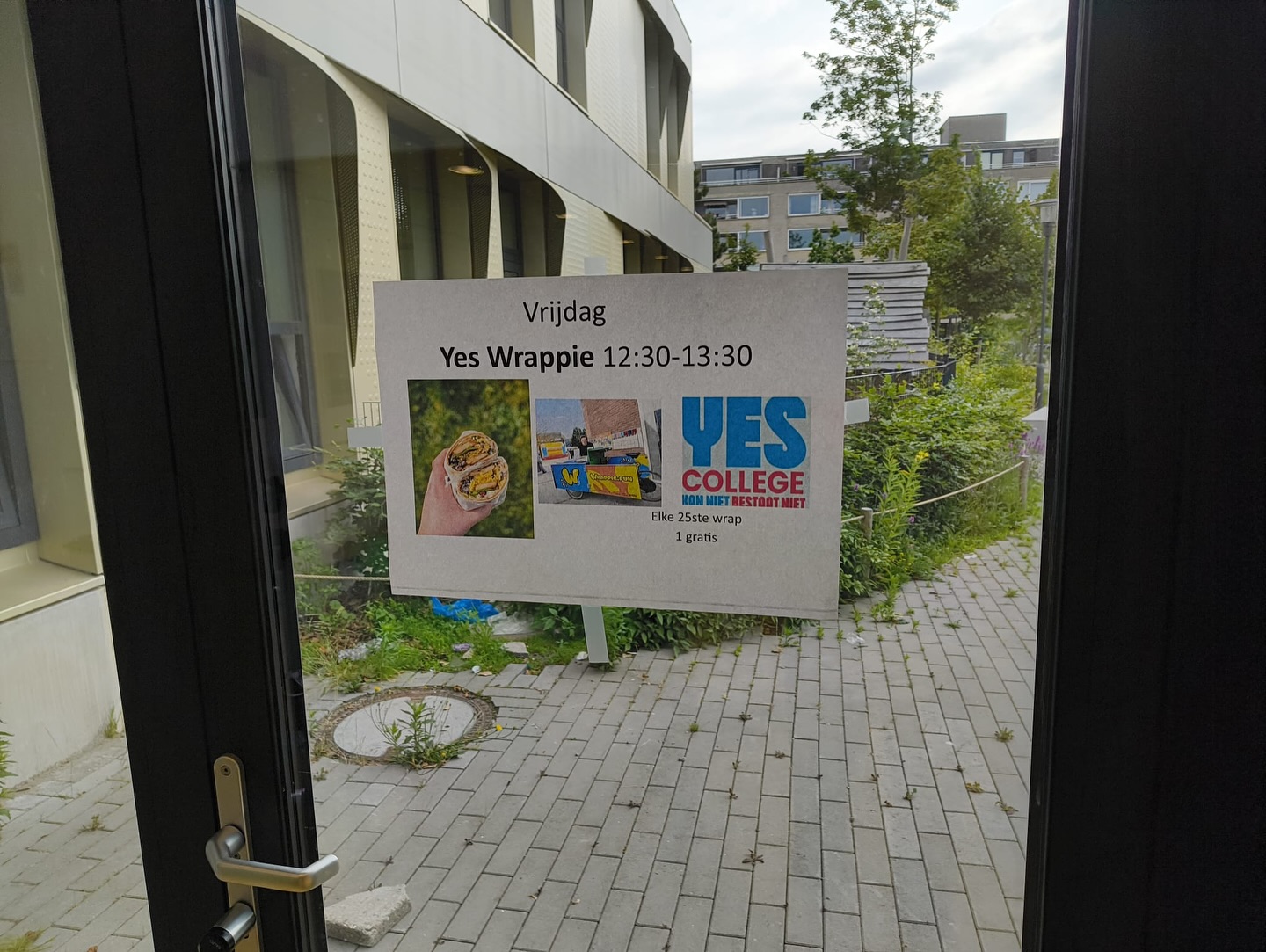 🌯 Wrappie komt langs op het Yes College in Den Haag!
Zin in een gratis, verse wrap recht uit de Wrappie-kar? 👀🔥
Kom langs, pak je snack en chill met ons mee!