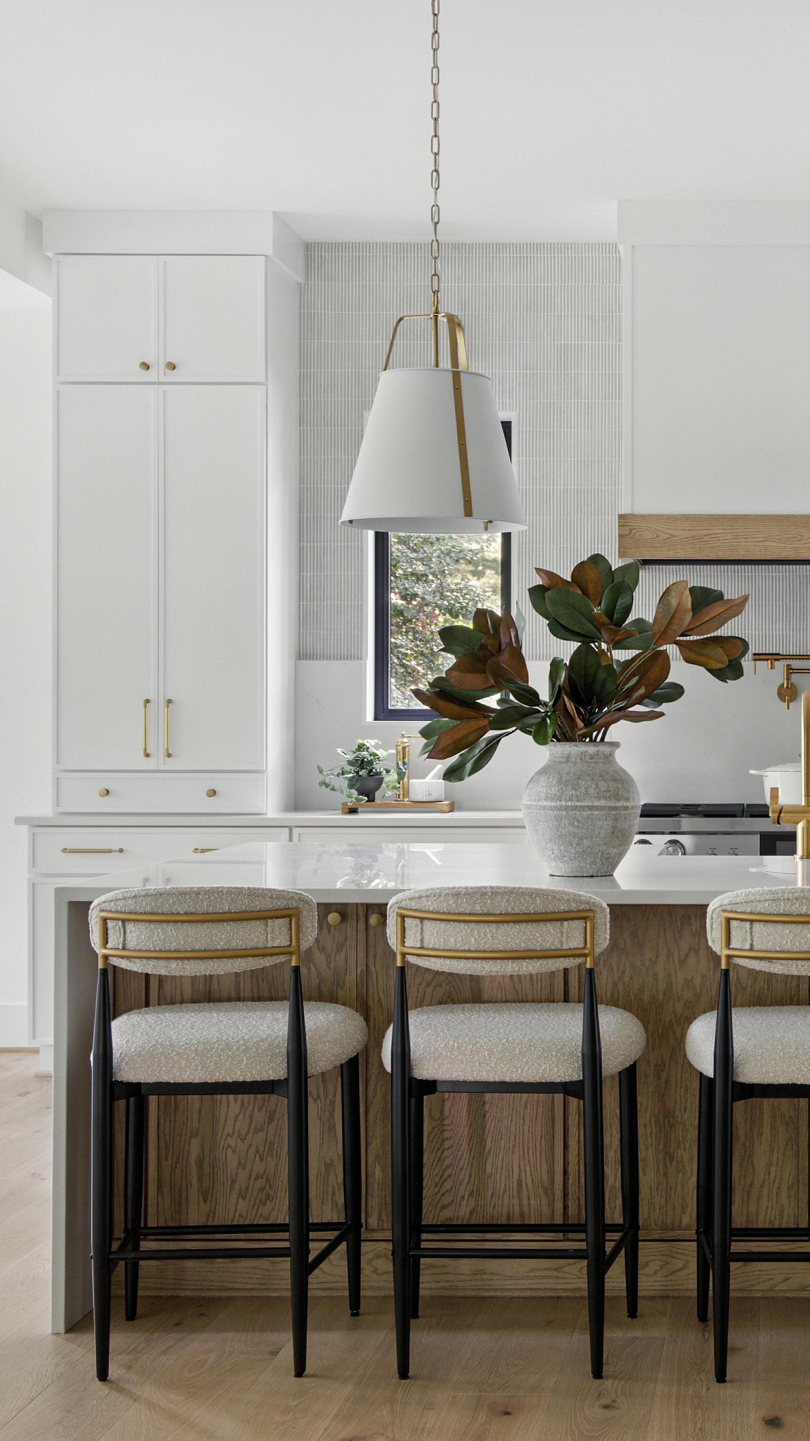 This home is proof that elevated design doesn’t need to shout—it just needs to be intentional.
From the layered texture of white oak in the kitchen to the serene warmth of the living room, this home was designed for real life—with timeless style.
✨ Which space are you drawn to more—kitchen or living room? Tell us below.
#shoandco #interiordesign #modernclassic #neutralhome #kitchendesign #livingroominspo #timelessdesign #newbuilddesign #reelitfeelit #reelhomedesign #warmmodern