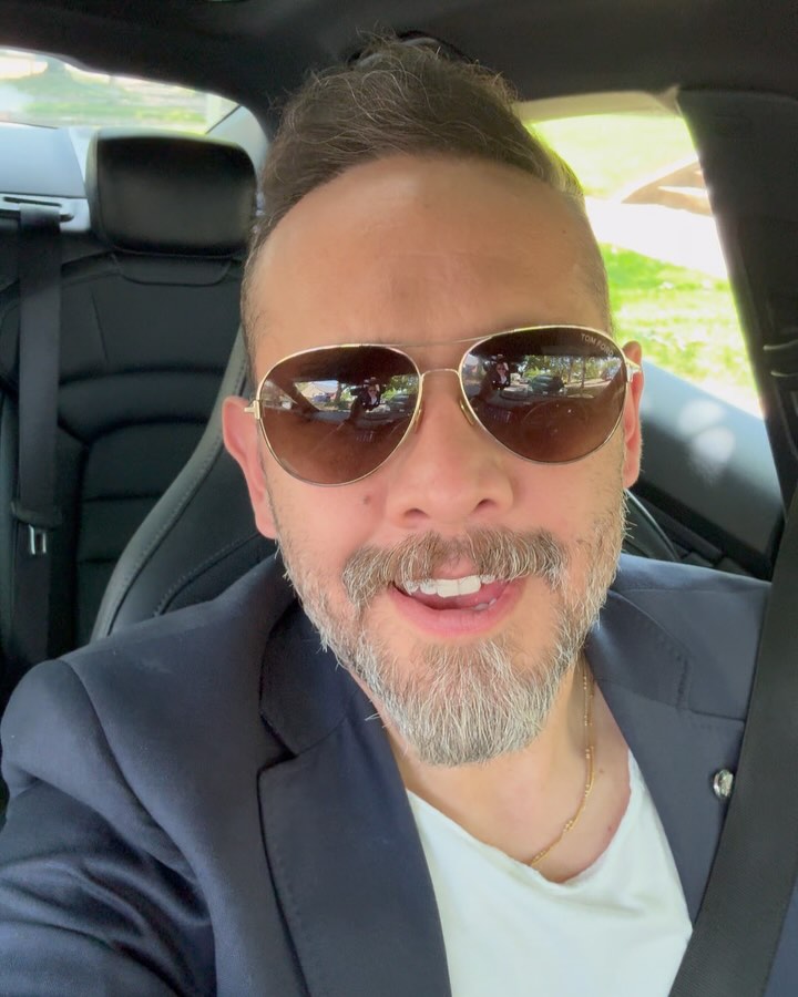 🌆🏡 Twilight Open House TONIGHT, June 20th • 4–6 PM
(The video says “tomorrow”—we’re actually opening the doors this evening!)
🌳 Welcome to your dream home in Arbor Lodge, tucked away on a serene, tree-lined street in this vibrant neighborhood. Stroll to local coffee shops ☕, explore friendly sidewalks, and enjoy easy access to the St. Johns Bridge 🌉 and Kenton’s top eateries 🍽️.
✨ Fully remodeled from top to bottom!
🔪 New chef-worthy kitchen with quartz countertops, stainless-steel appliances & custom cabinets
🔨 Brand-new roof & windows for total peace of mind
🛏️ Four true bedrooms—all above grade (two main-floor, two spacious upstairs) with plush wool Berber carpet
🔥 Refreshed hardwood floors in the main living area, chic tile accents & a brand-new gas fireplace
⚡ Upgraded electrical (new subpanel), fresh interior & exterior paint, new plumbing & light fixtures
🚿 Fully renovated bathrooms + new water heater—move-in ready!
🏋️♂️ High-ceiling basement, perfect for a family room, home gym or play area
🌿 Professionally landscaped yard with new sprinkler system & fresh sod for your turnkey oasis
Don’t miss this Arbor Lodge gem under the twilight sky! DM me for a private tour tonight. 🗝️✨