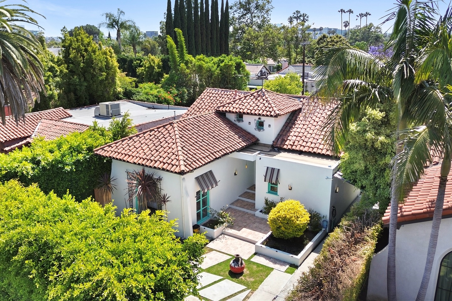 Fresh visuals for this Mid-Wilshire gem 📸
Welcome to 455 N Crescent Heights Blvd,
Listed by @gruderman | @merse_kollo
#RealEstate #LosAngeles #DreamHome #LuxuryRealEstate #InteriorDesign #ModernLiving