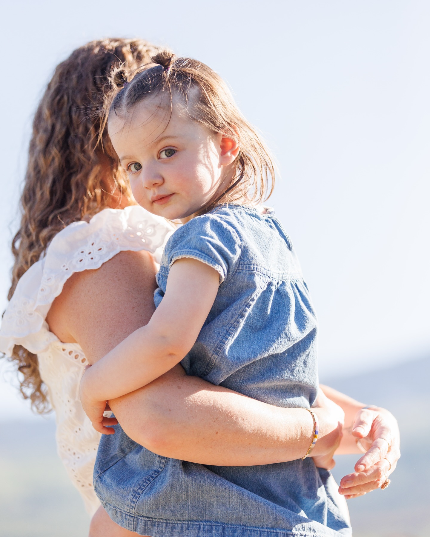 Such a fun and beautiful family!
Thank you for letting me capture these for you ♥️ @amkuhl08 @mikemoopscoops
#familyphotography
#parkcityphotographer
#photographer