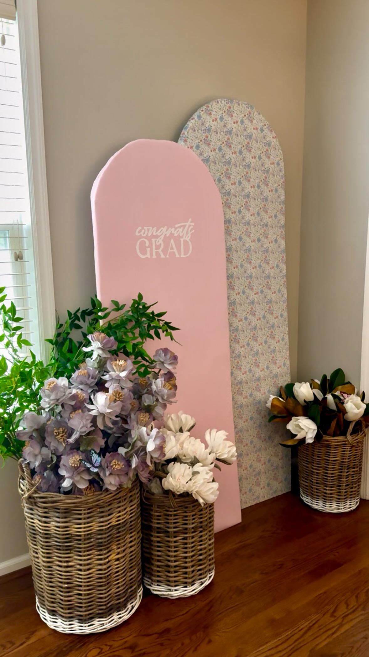 still not over how magical this grad garden party turned out 🥹🌿💐 i designed the florals + greenery displays, made the class of 2025 mirror decal, congrats banner, and the photo backdrop—aka i was deep in my DIY bag lol. huge thanks to @trovewarehouse for the prettiest florals, baskets, and decor that pulled it all together! so proud of my baby sister 🎓💕