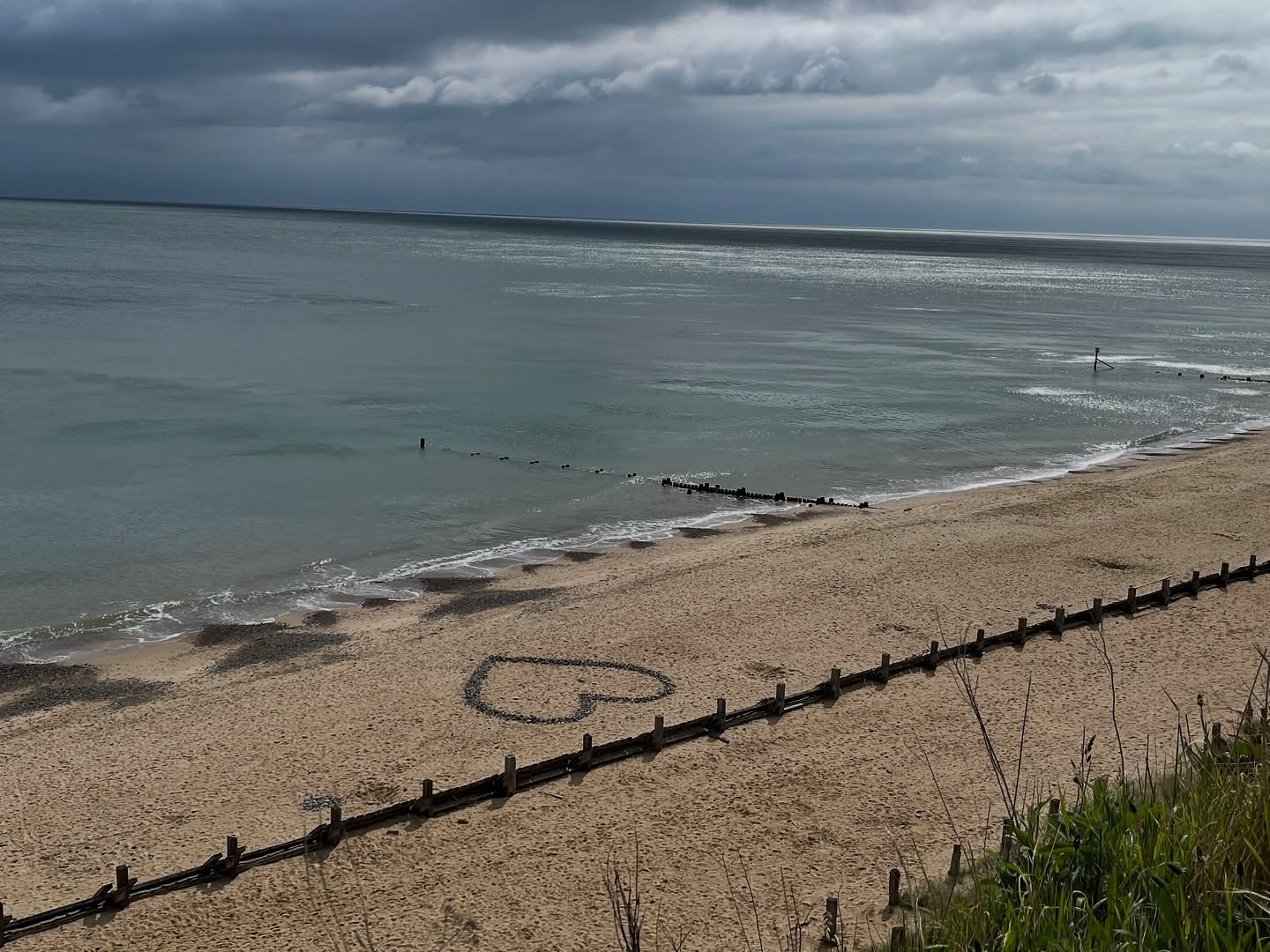 What do you love most about Mundesley, Norfolk?
We love that you can walk straight from our campsite to this beautiful beach and stumble upon thoughtful touches like this heart made of stones ❤️🌊
Book your stay and fall in love with Mundesley too 🥰