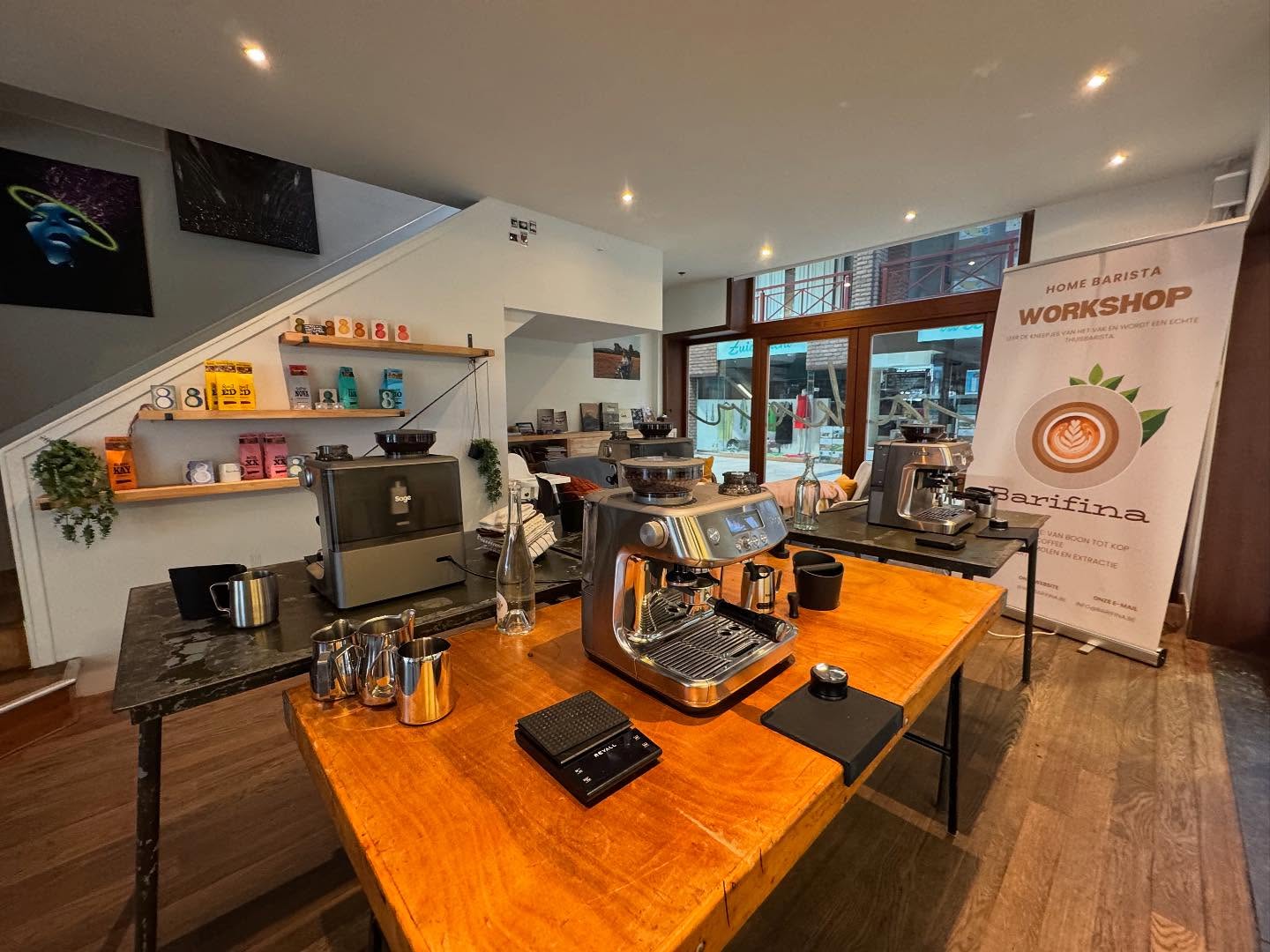 Afgelopen donderdag hadden we een geweldige avond tijdens de Home Barista Workshop! ☕️
Bedankt aan alle deelnemers voor jullie enthousiasme, nieuwsgierigheid en gezelligheid. 🙌
Ik hoop dat jullie net zo hebben genoten als ikzelf — en natuurlijk dat jullie espresso’s thuis nu nóg lekkerder smaken!
#homebarista #koffieworkshop #baristaskills #coffeecommunity #dankbaar #espresso #latteart #barifa #sage