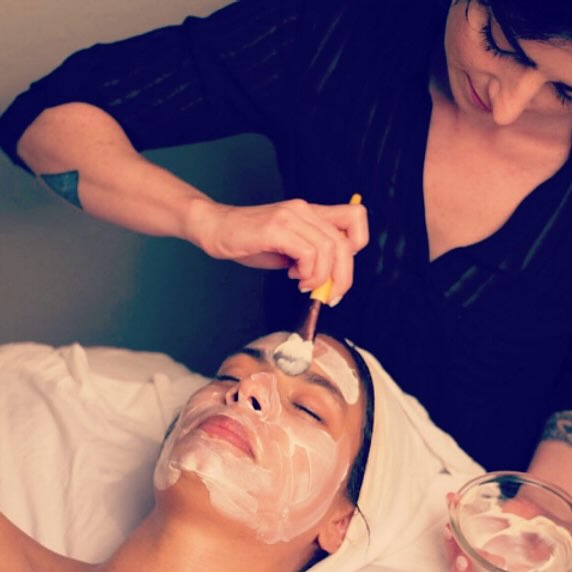 When was the last time you treated yourself? Come see me for a facial! Booking link in bio. 🩷