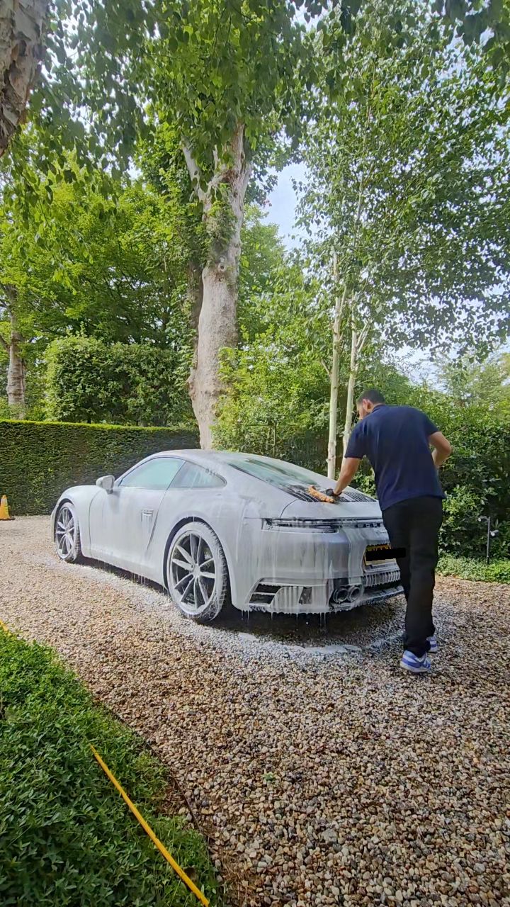 911 is in for regular maintenance. Freshened up and back to gleaming Time-lapse of the process 🧼.